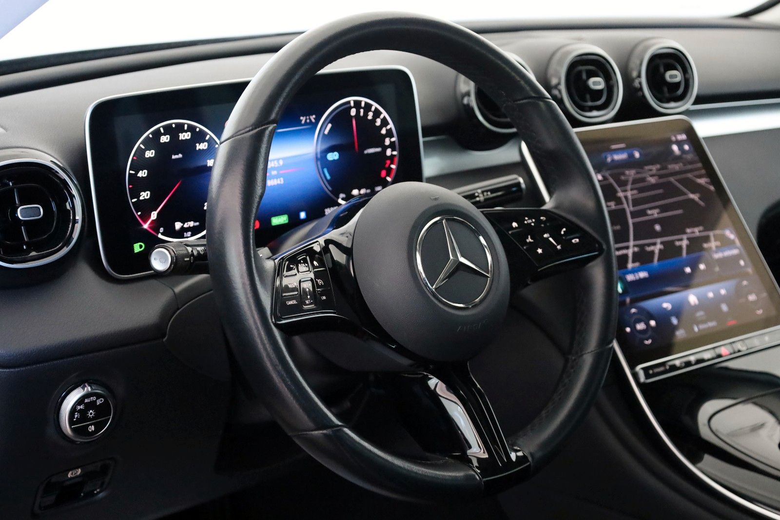 Fahrzeugabbildung Mercedes-Benz C 300e T Leder,Navi,LED,SH,PDC,Kamera,Park Paket