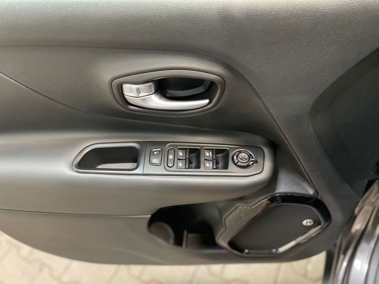 Fahrzeugabbildung Jeep Renegade Limited 4WD#Bi-Xen#ACC#Spur#Keyless#Bea