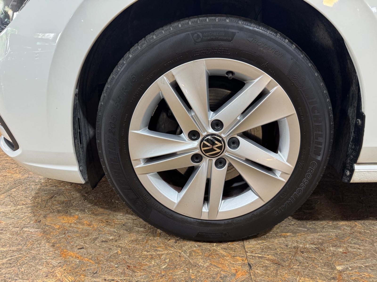 Volkswagen Golf VIII Lim. Life 2.0TDI DSG/ACC/PDC/SHZ/LED