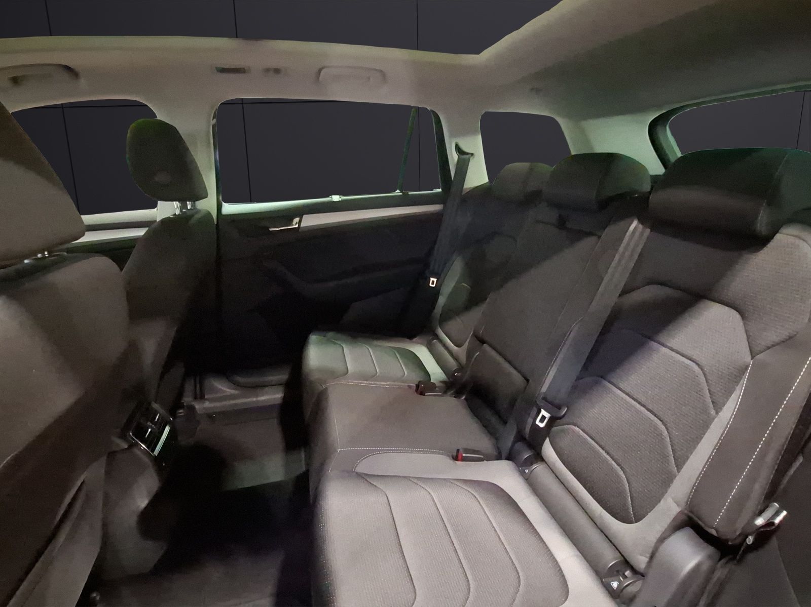 Fahrzeugabbildung SKODA Kodiaq TSI Tour DSG 4x4 Standhzg. Matrix AHK Nav