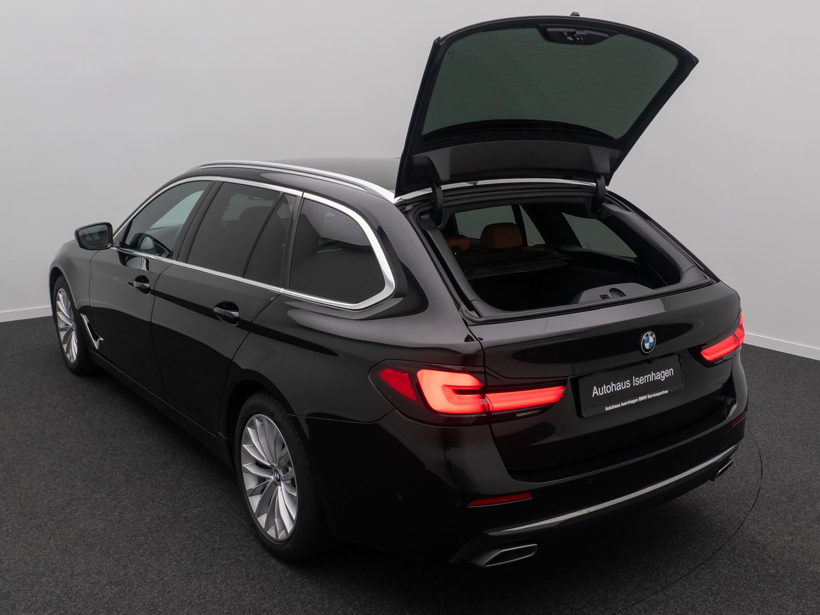 Fahrzeugabbildung BMW 530d Luxury Line HUD Kamera AHK Alarm Laser H/K