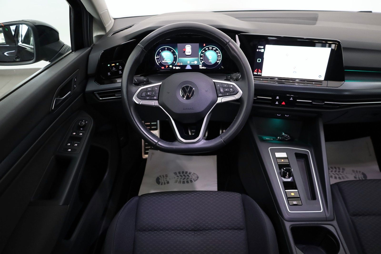 Fahrzeugabbildung Volkswagen Golf VIII Lim. United,Navi,LED,SH,DAB,ACC,AHK