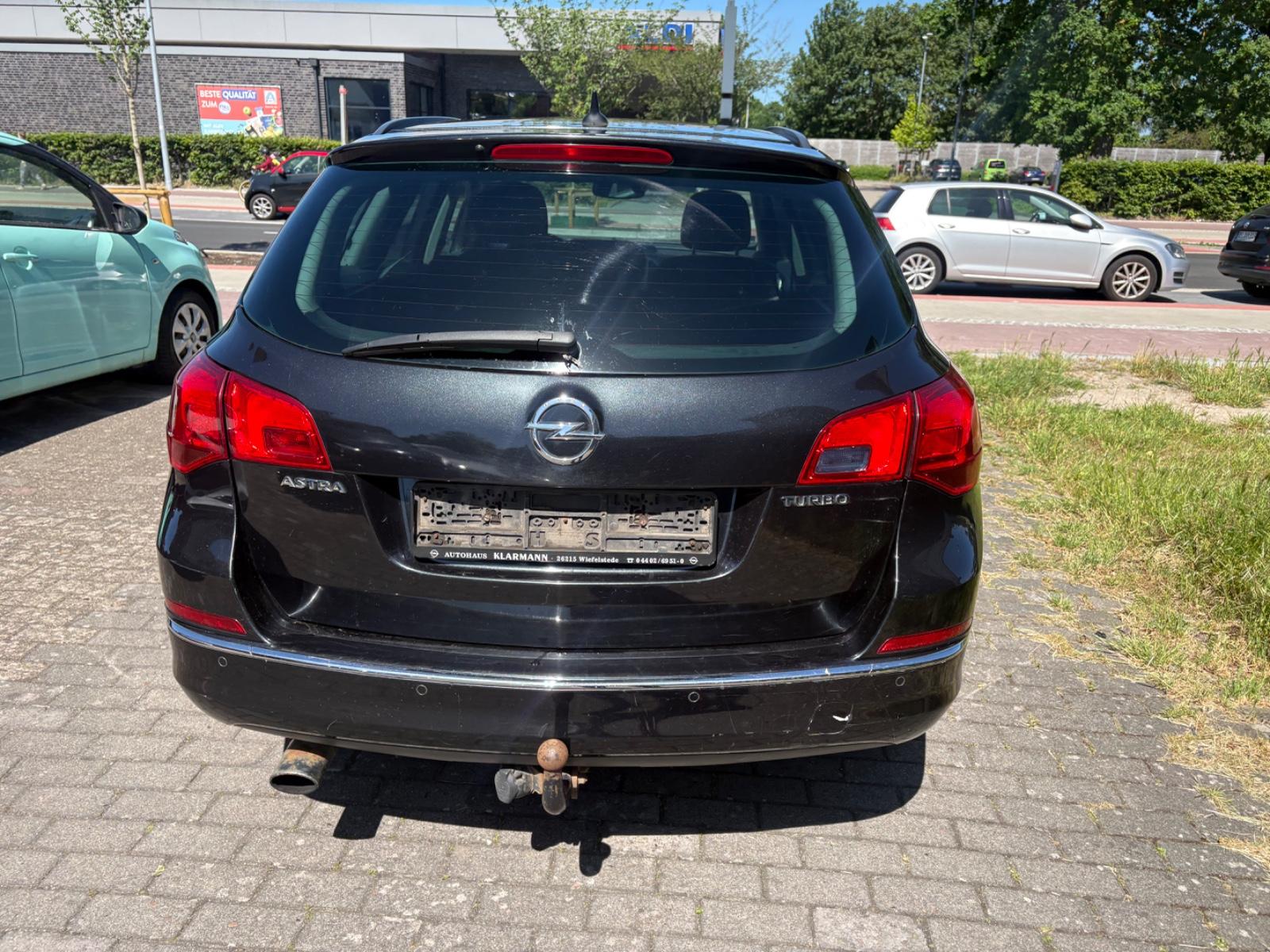 Opel Astra 2013 — photo 8