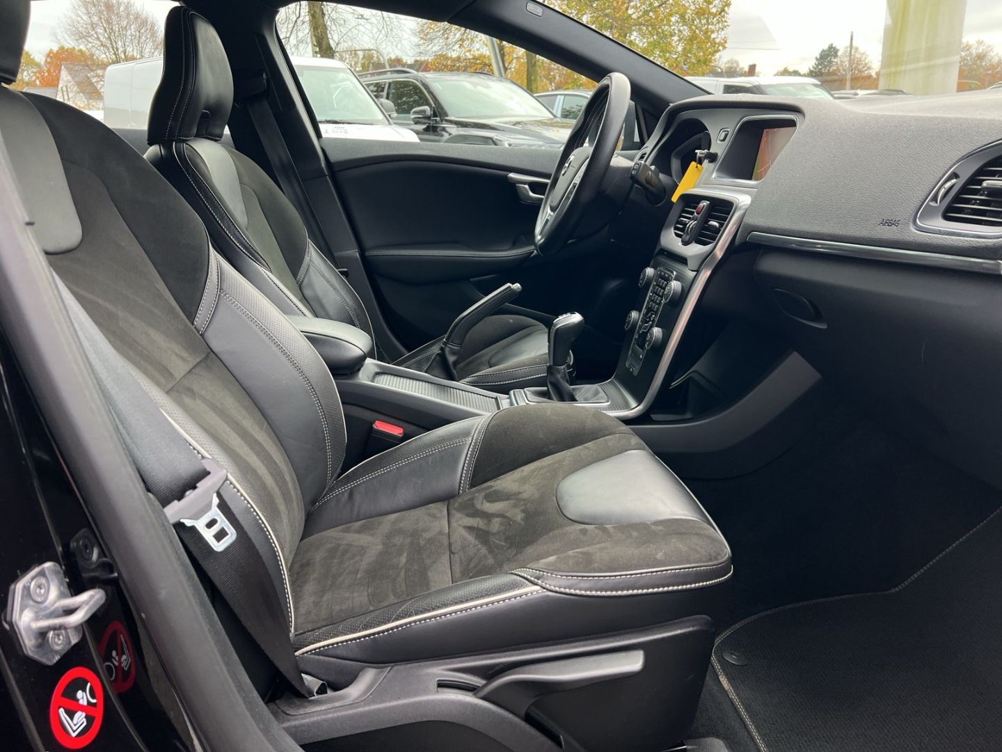 Fahrzeugabbildung Volvo V40 R-Design T2 2.0 Navi Leder LED Sperrdiff. Kl