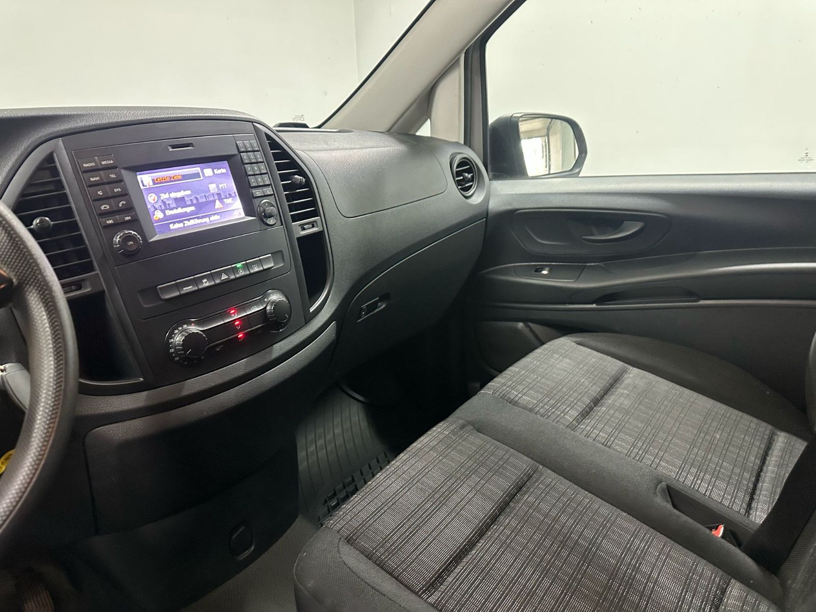 Fahrzeugabbildung Mercedes-Benz Vito 116 CDI 4Matic MIXTO *LANG*NAVI*SORTIMO*AHK