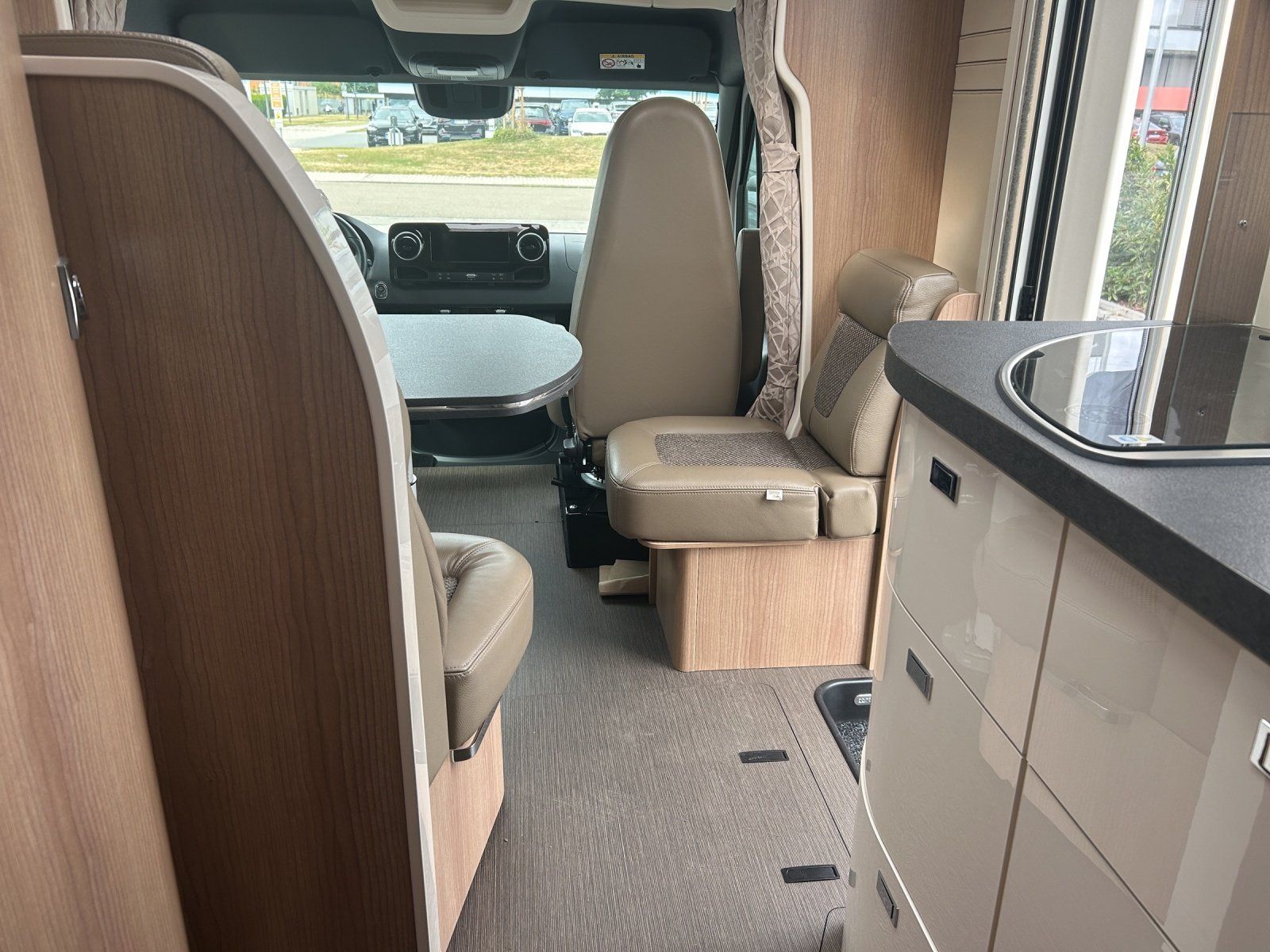 Fahrzeugabbildung Carthago C-Tourer T 143 LE Sprinter 417 CDI DISTRO LED TV