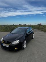Volkswagen Golf 2.0 T-FSI GTI Pirelli  - Volkswagen Golf mit Benzin-Antrieb: GTI Pirelli