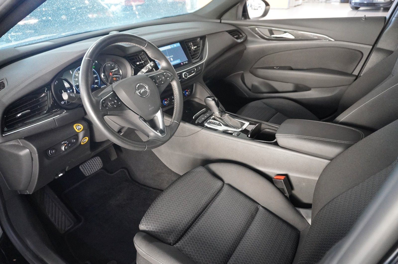 Fahrzeugabbildung Opel Insignia B ST 2.0T ELEGANCE NAVI/LED/VIRT./DAB+