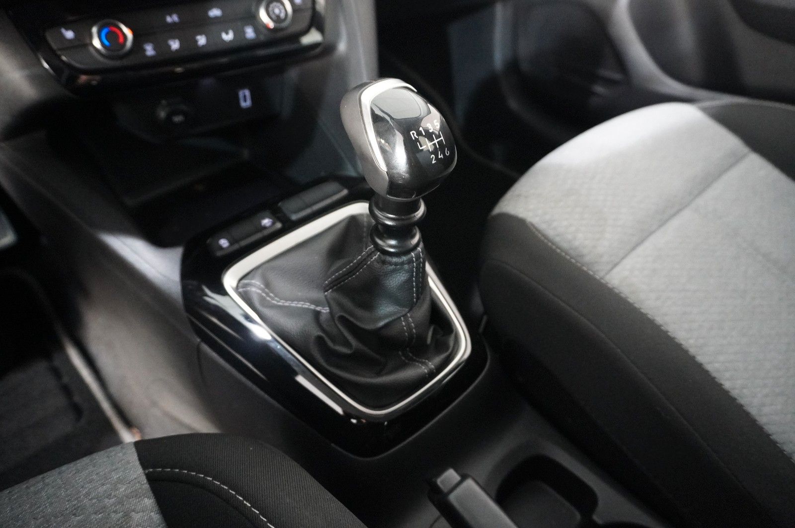 Fahrzeugabbildung Opel Corsa F 1.2 FACELIFT NAVI/LED/KAMERA/VIRTU./DAB+