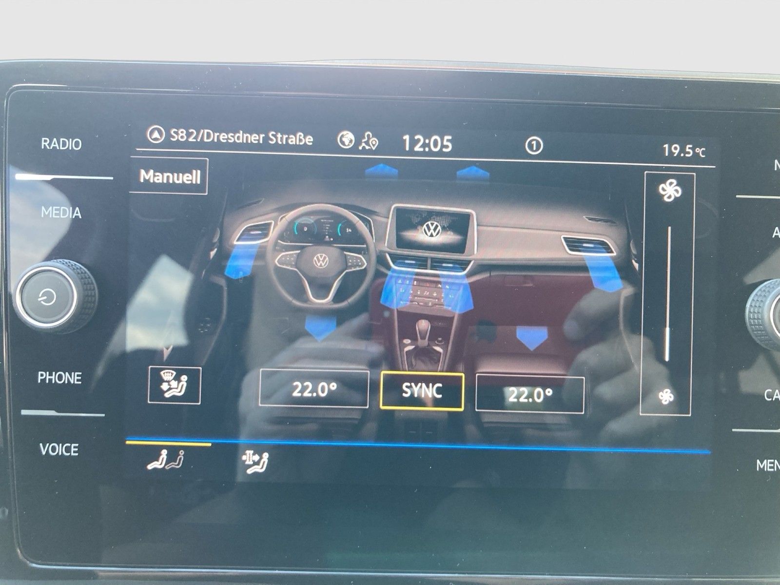 Fahrzeugabbildung Volkswagen T-Roc TSI Goal DSG LEDplus Navi AID ACC SHZ Park