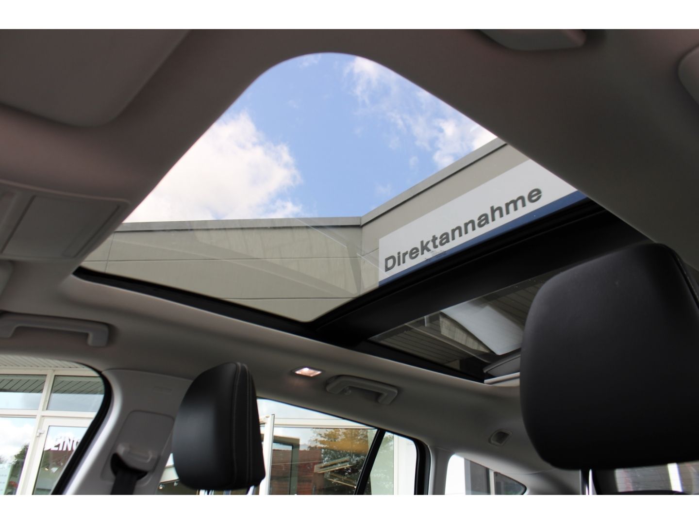 Fahrzeugabbildung Ford Focus Turnier Vignale ACC LED TWA Pano AHK RFK W
