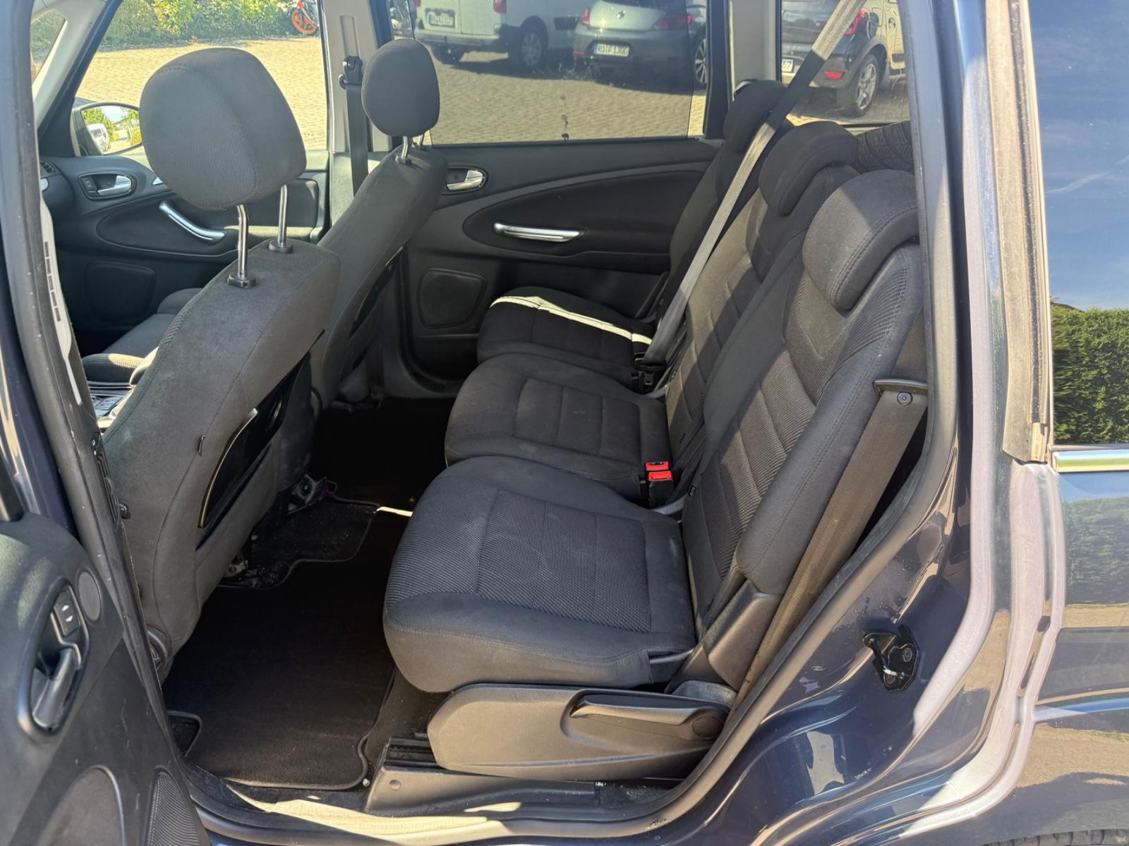 Ford Galaxy 2012 — photo 11
