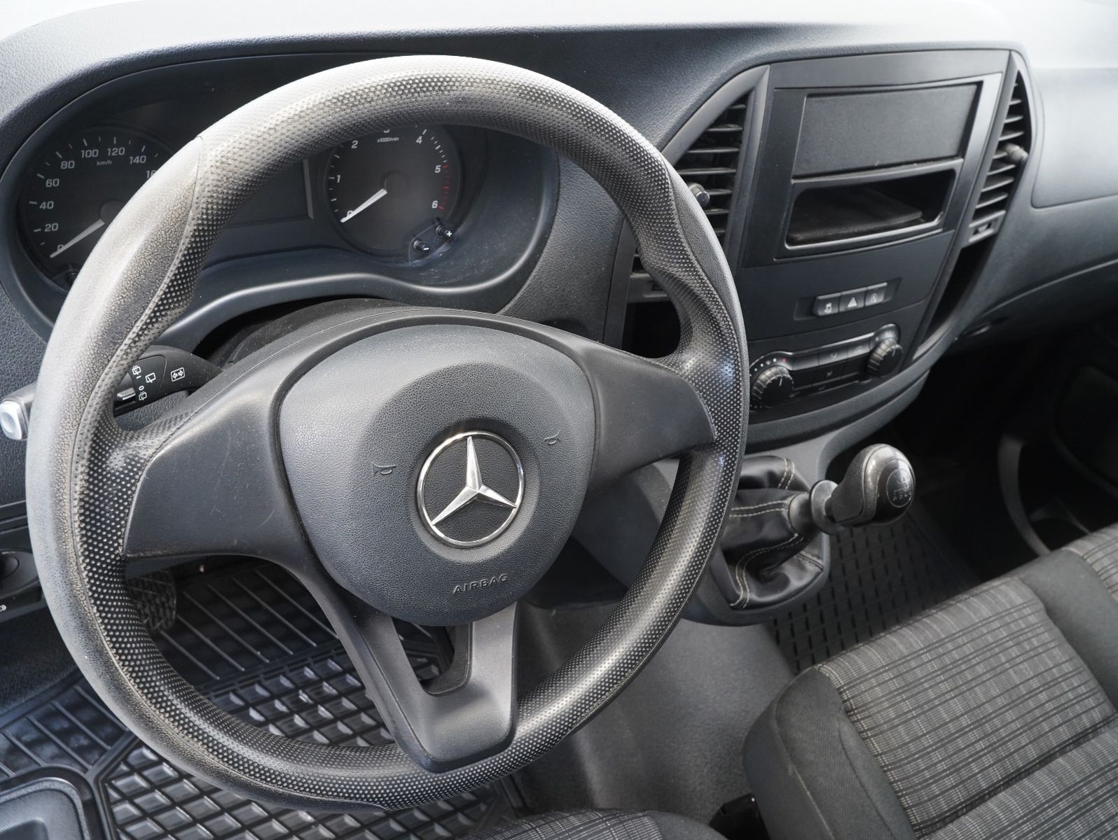 Fahrzeugabbildung Mercedes-Benz Vito Mixto 114 CDI RWD lang 6-SITZER/AHK