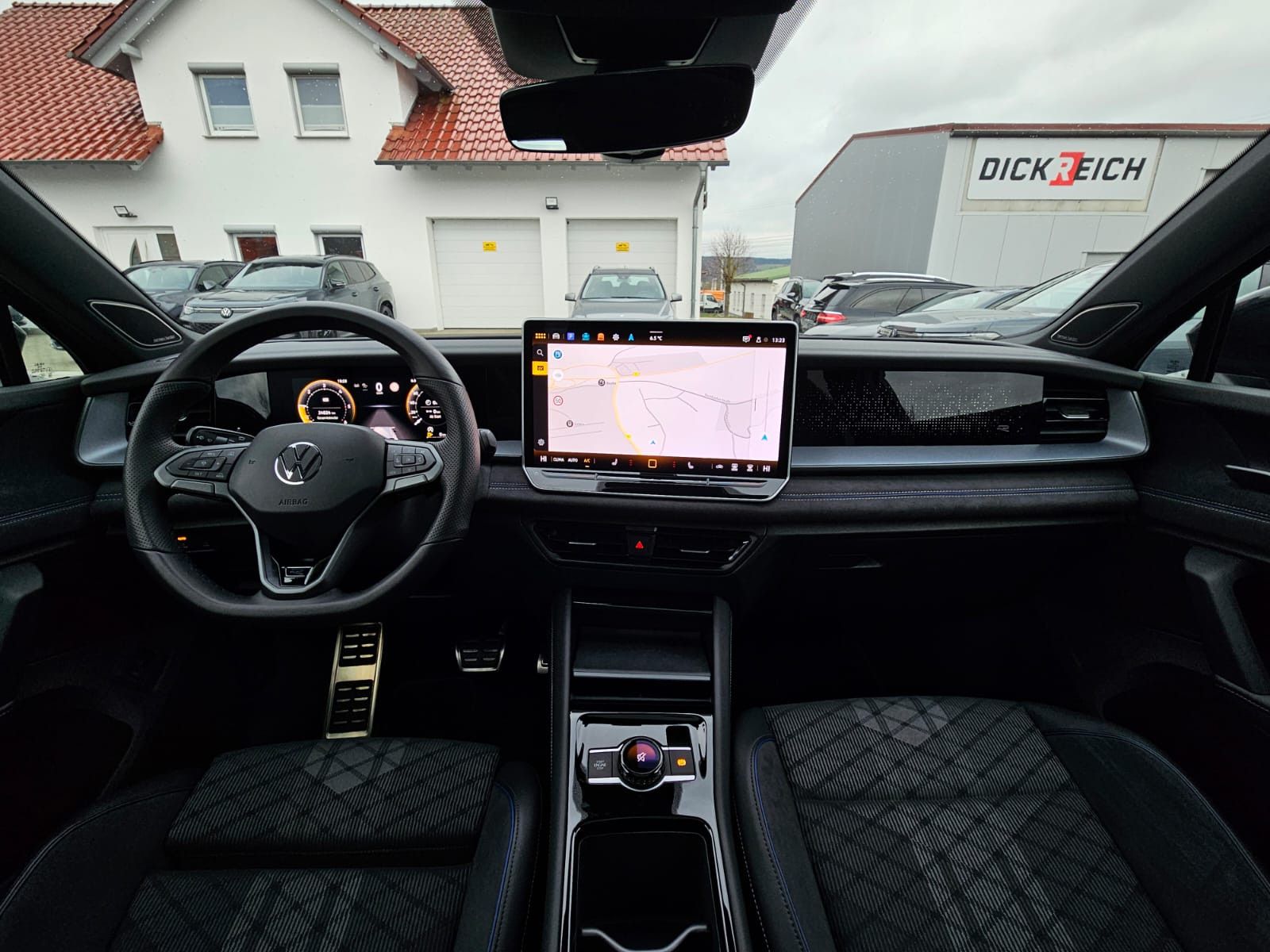 Fahrzeugabbildung Volkswagen Tayron 2.0 TDI 4M R-Line BLACK*7Si*MATRIX*PANO