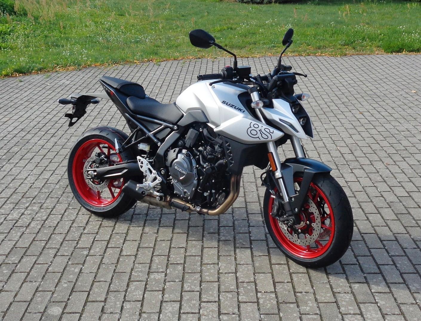 Suzuki GSX-8S GSX800 ABS NEU, incl Soziusabdeckung!