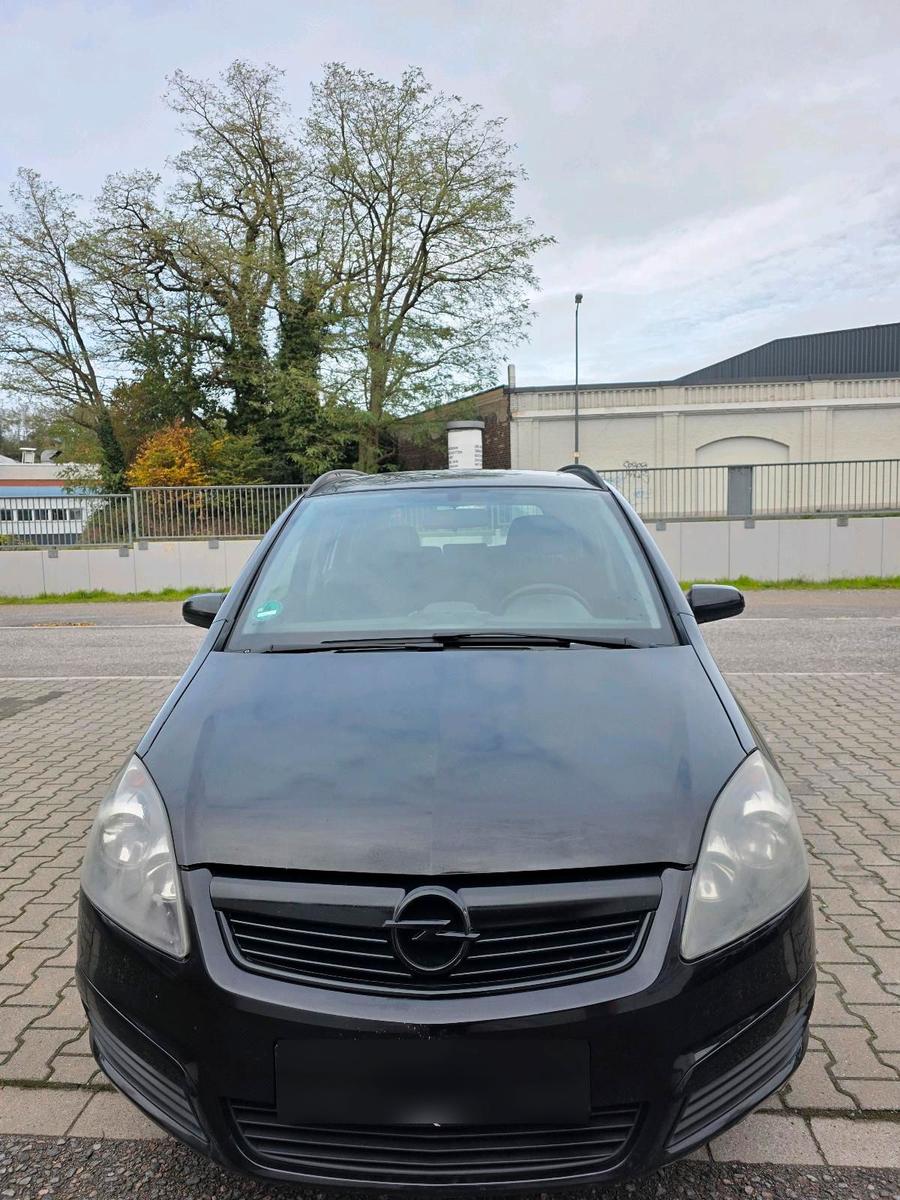 Opel Zafira 2005 — вигляд ззаду