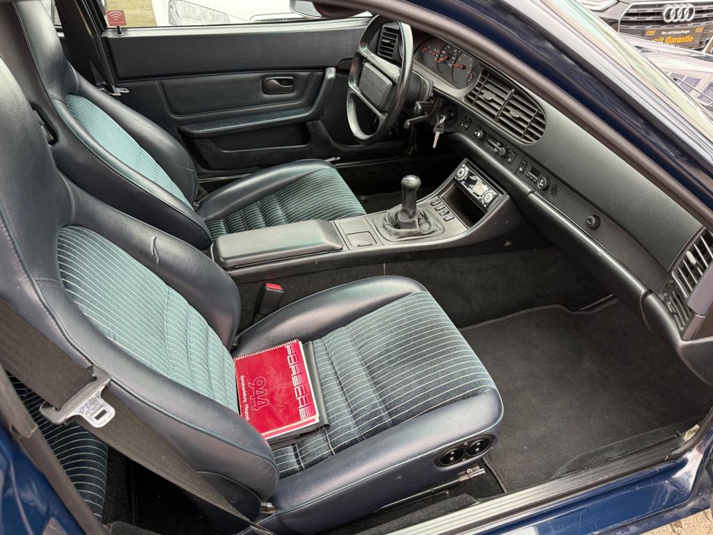 Porsche 944