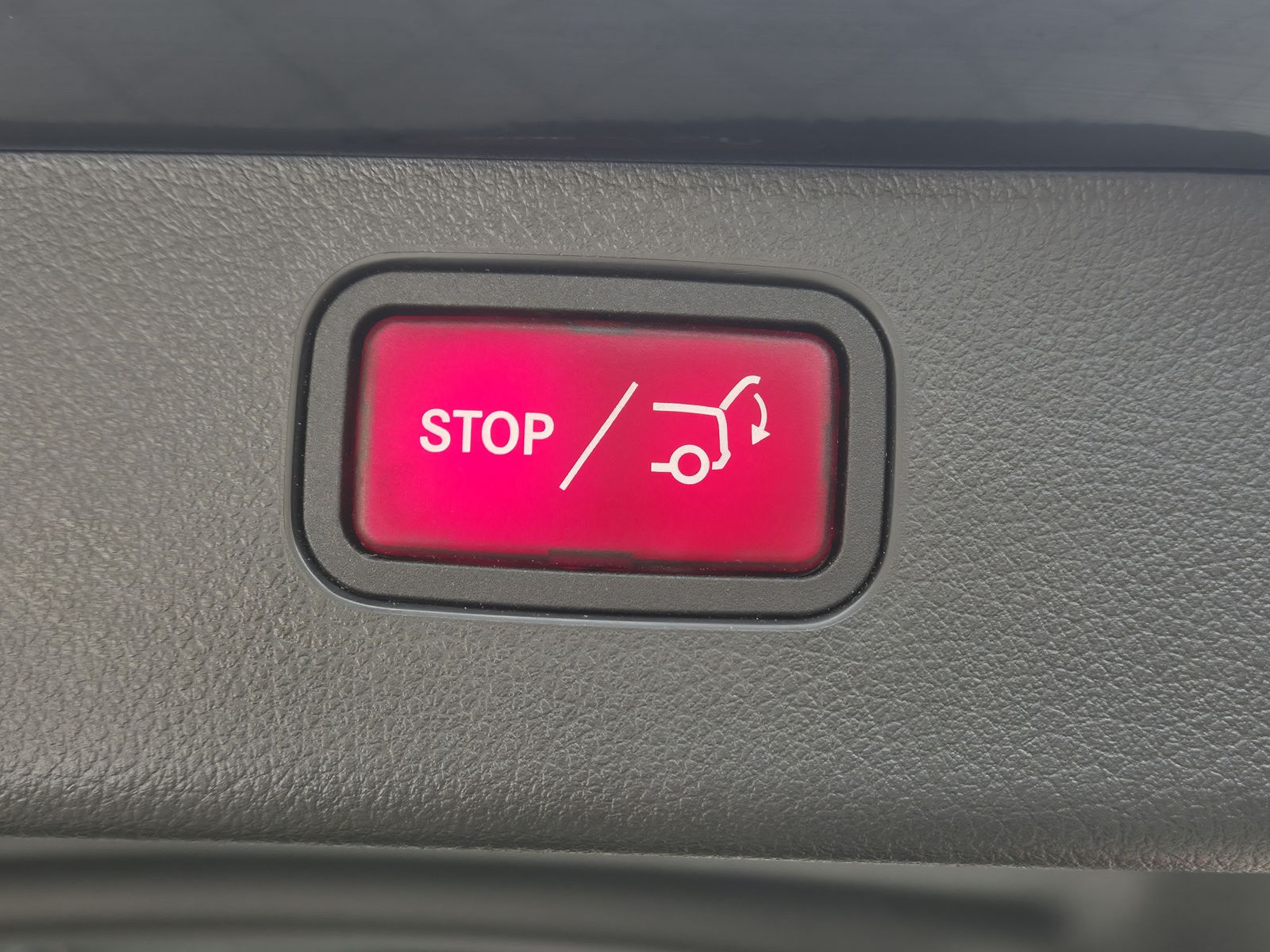 Fahrzeugabbildung Mercedes-Benz C 180 T CGI 9G NAVI+LED+SHZ+KAMERA+TEMP+DAB+LM
