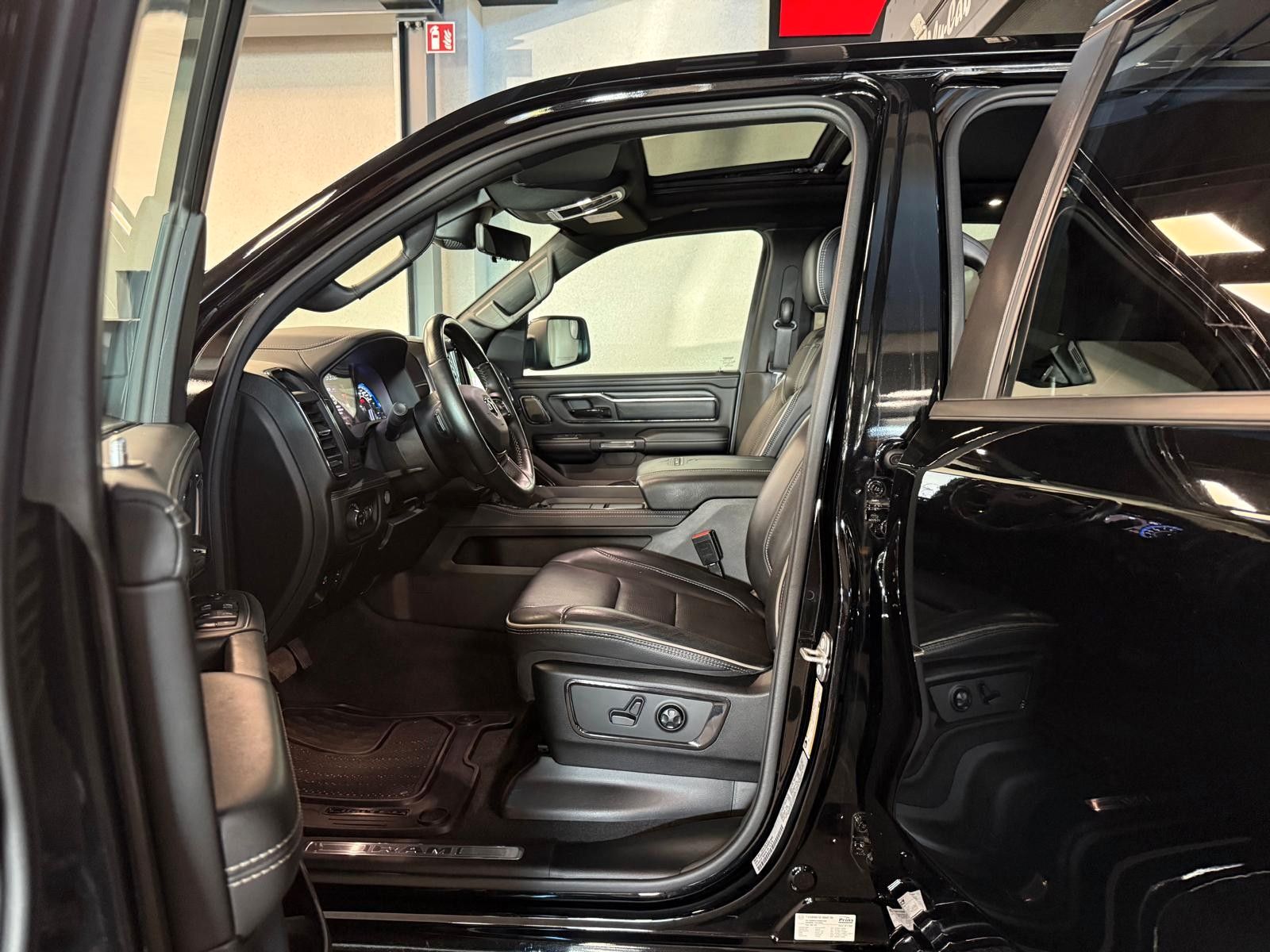 Fahrzeugabbildung Dodge LIMITED NIGHT ALU-CAB PRINS LPG AUS 1. HAND