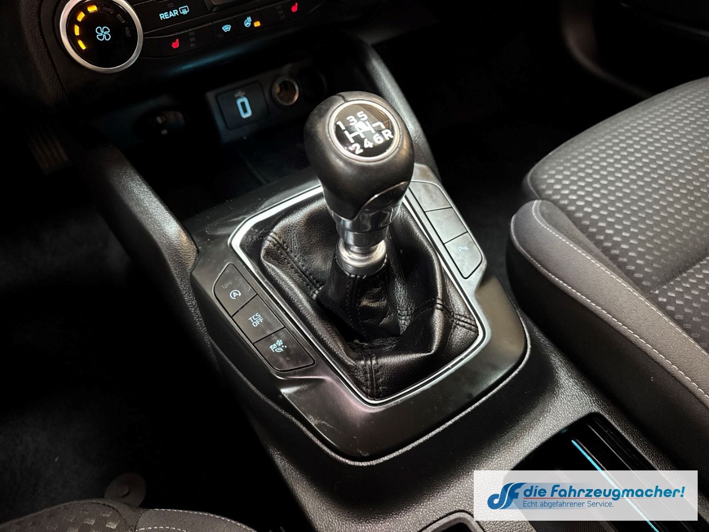 Fahrzeugabbildung Ford Focus Turnier Cool & Connect 1.0 EcoBoost EU6d-T