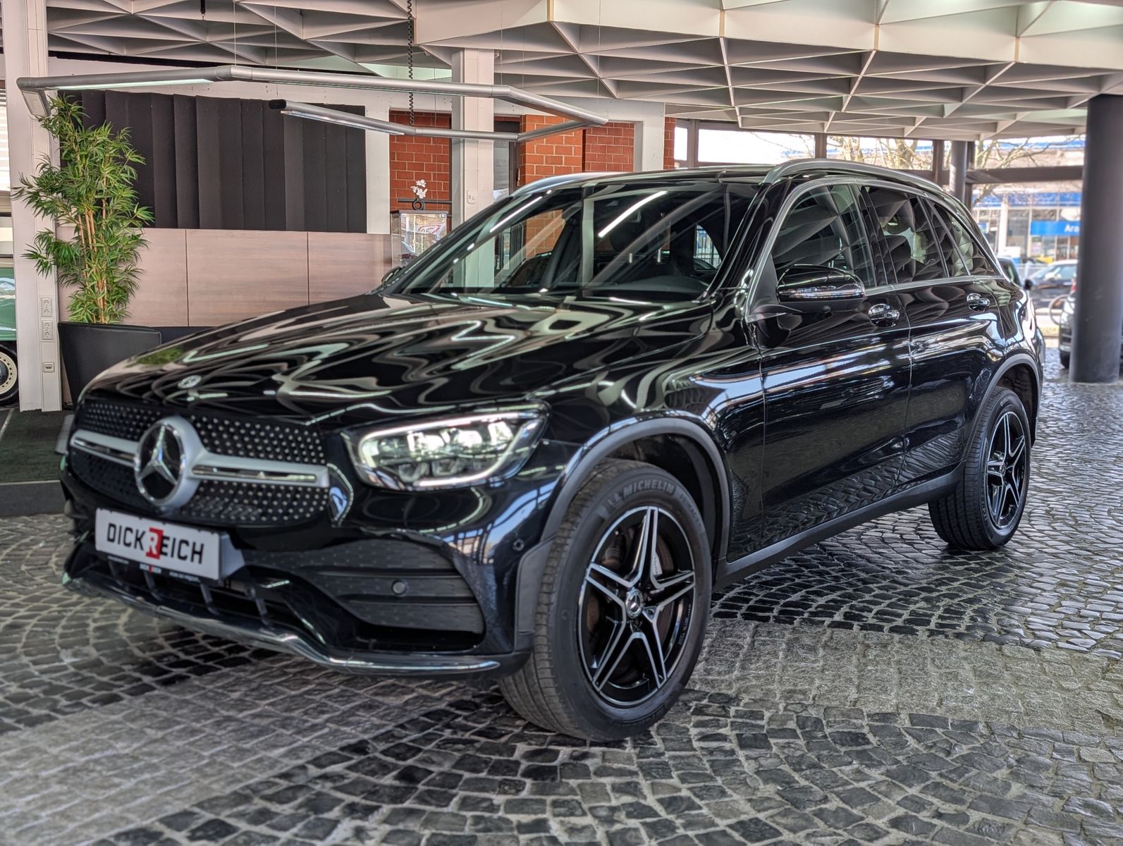 Fahrzeugabbildung Mercedes-Benz GLC 300 de AMG 4Matic PANO LED HUD ACC AMBI VIRT