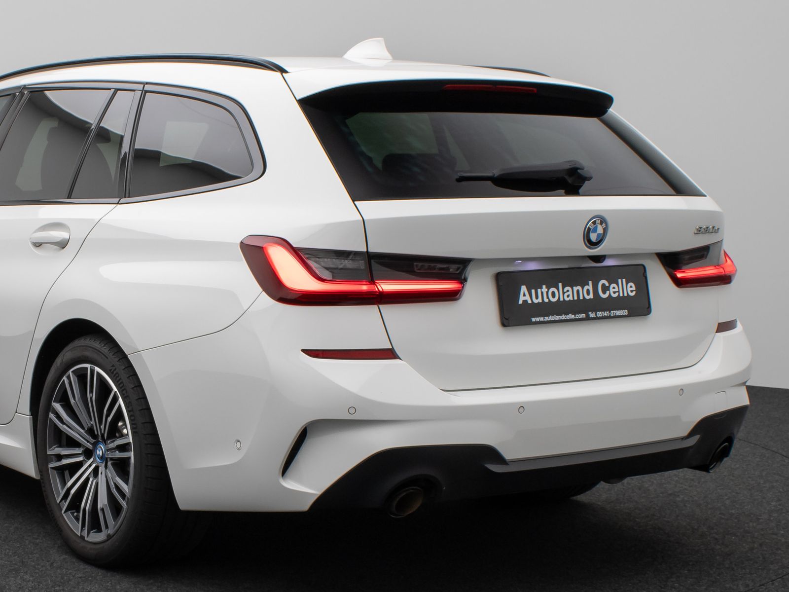 Fahrzeugabbildung BMW 330e M Sport Kamera Laser HUD HiFi AHK Stop&Go