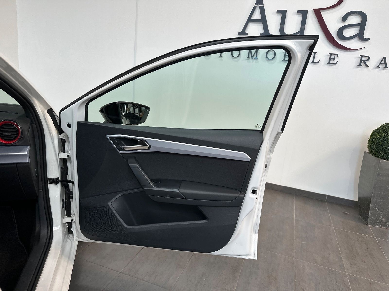 Fahrzeugabbildung SEAT Ibiza FR 1.0 TSI DSG NAV+LED+PDC+DAB+GANZJAHRES
