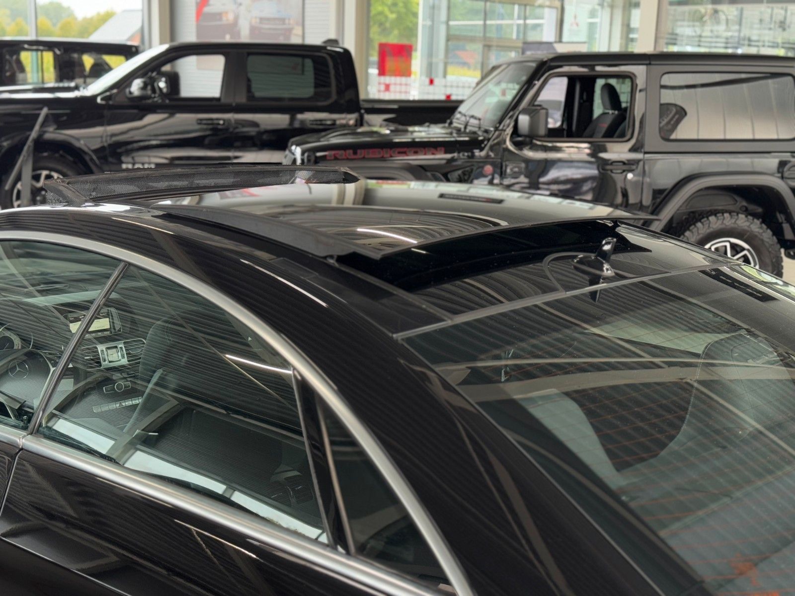 Fahrzeugabbildung Mercedes-Benz E 200 CGI Coupe Sportpaket AMG-Line Pano Leder