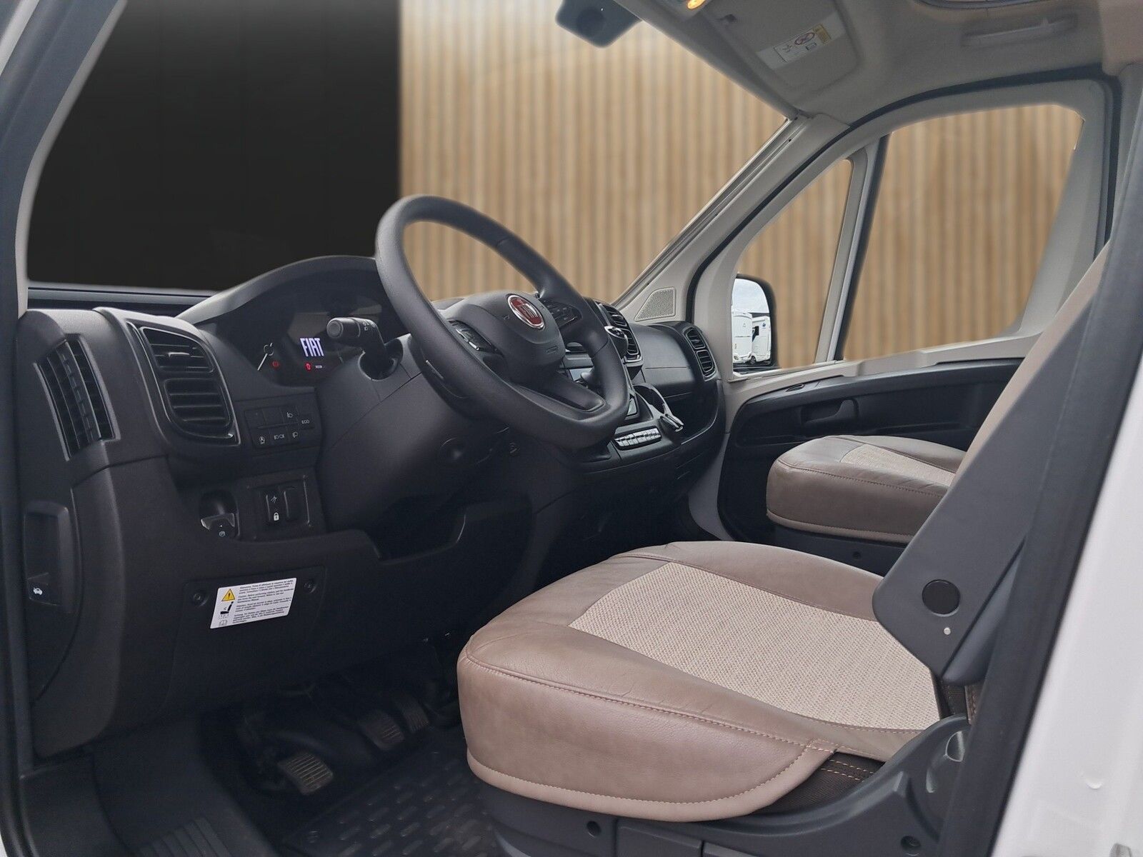 Fahrzeugabbildung Eura Mobil Profila RS PRS 675 SB Dachklima Lithium Mondial