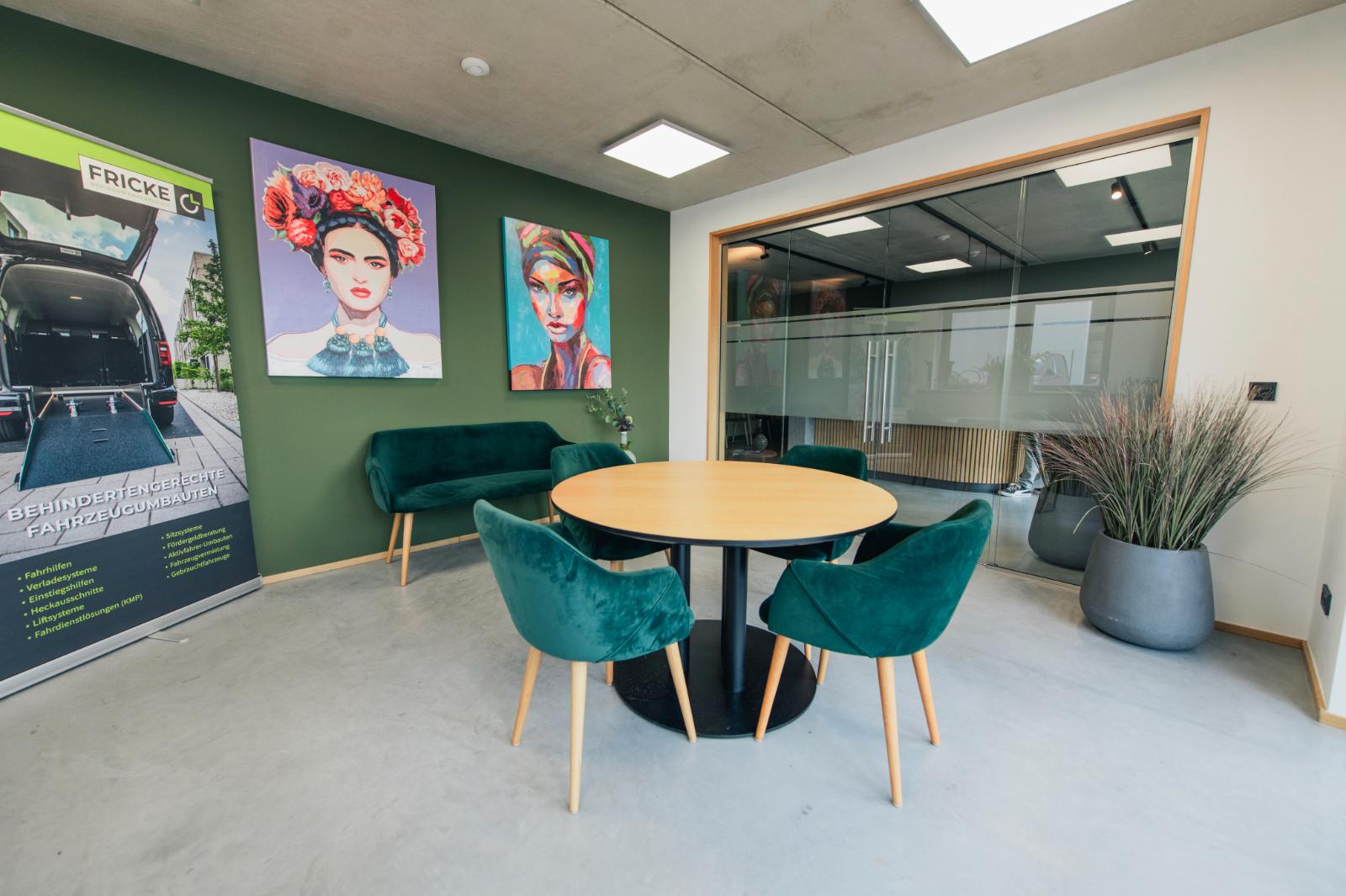 showroom-image-bottom