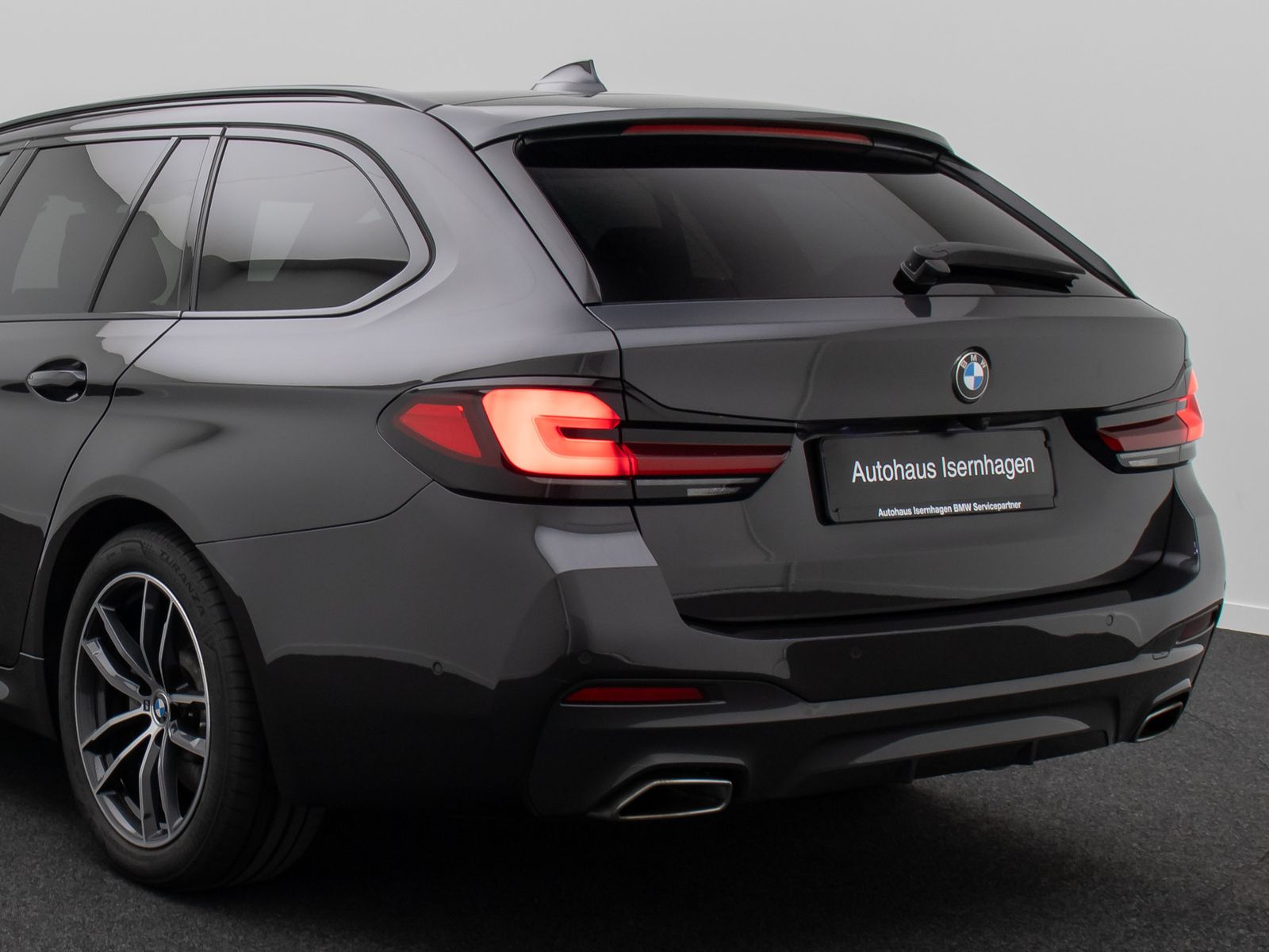 Fahrzeugabbildung BMW 520d M Sport Laser AHK HUD DAB Kamera Komfort