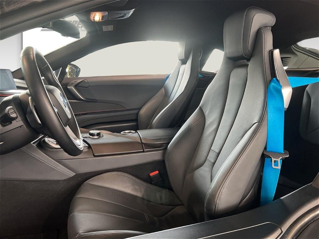 BMW i8 Facelift Coupe Kristallweiß