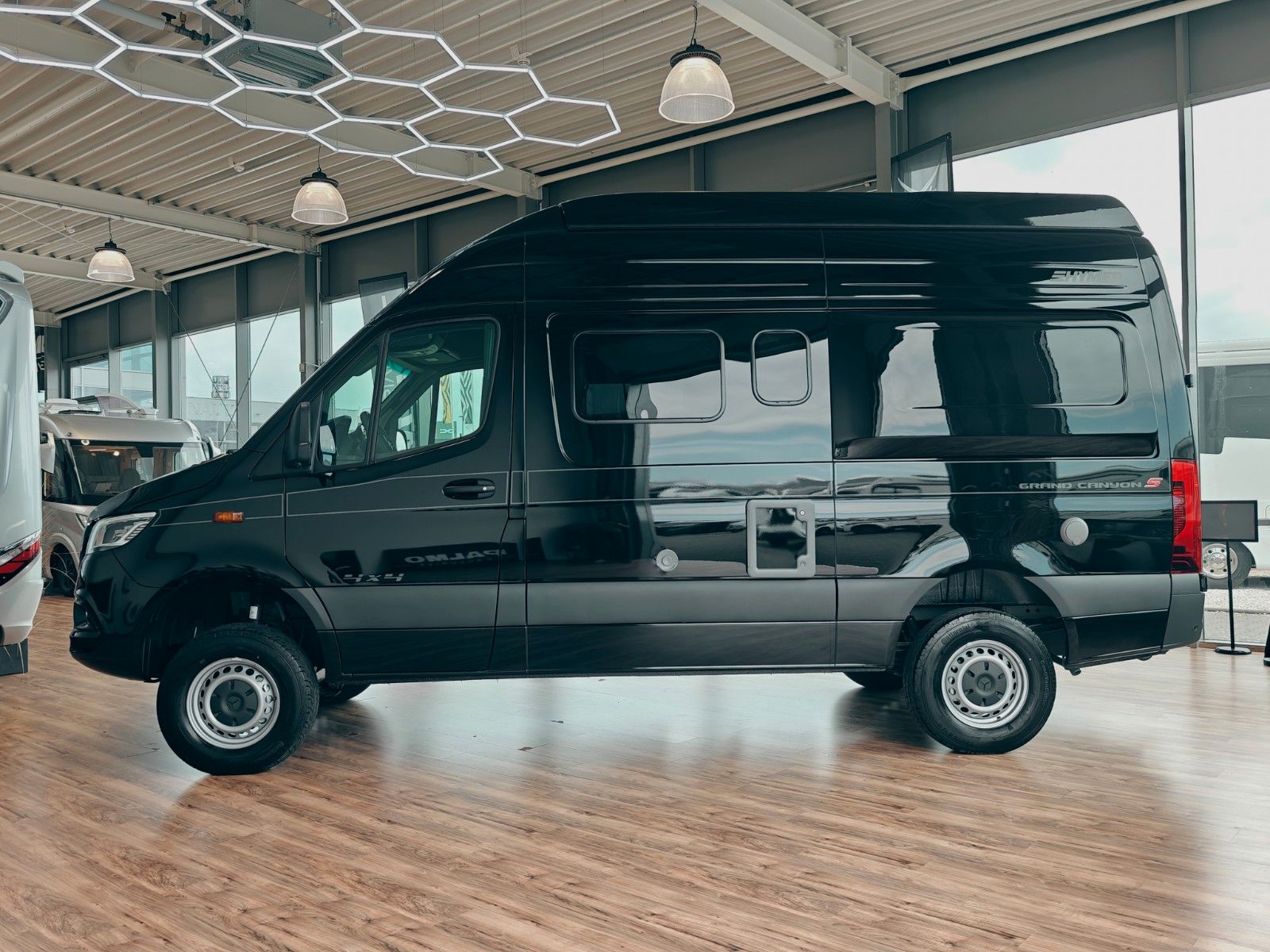 Fahrzeugabbildung HYMER / ERIBA / HYMERCAR GRAND CANYON S 4x4 MB 600 2025 - SCHLAFDACH