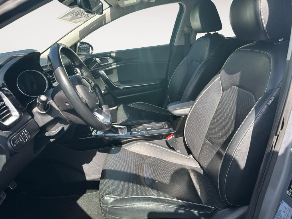 Fahrzeugabbildung Kia Ceed SW 1.6 CRDi DCT Platinum Edition