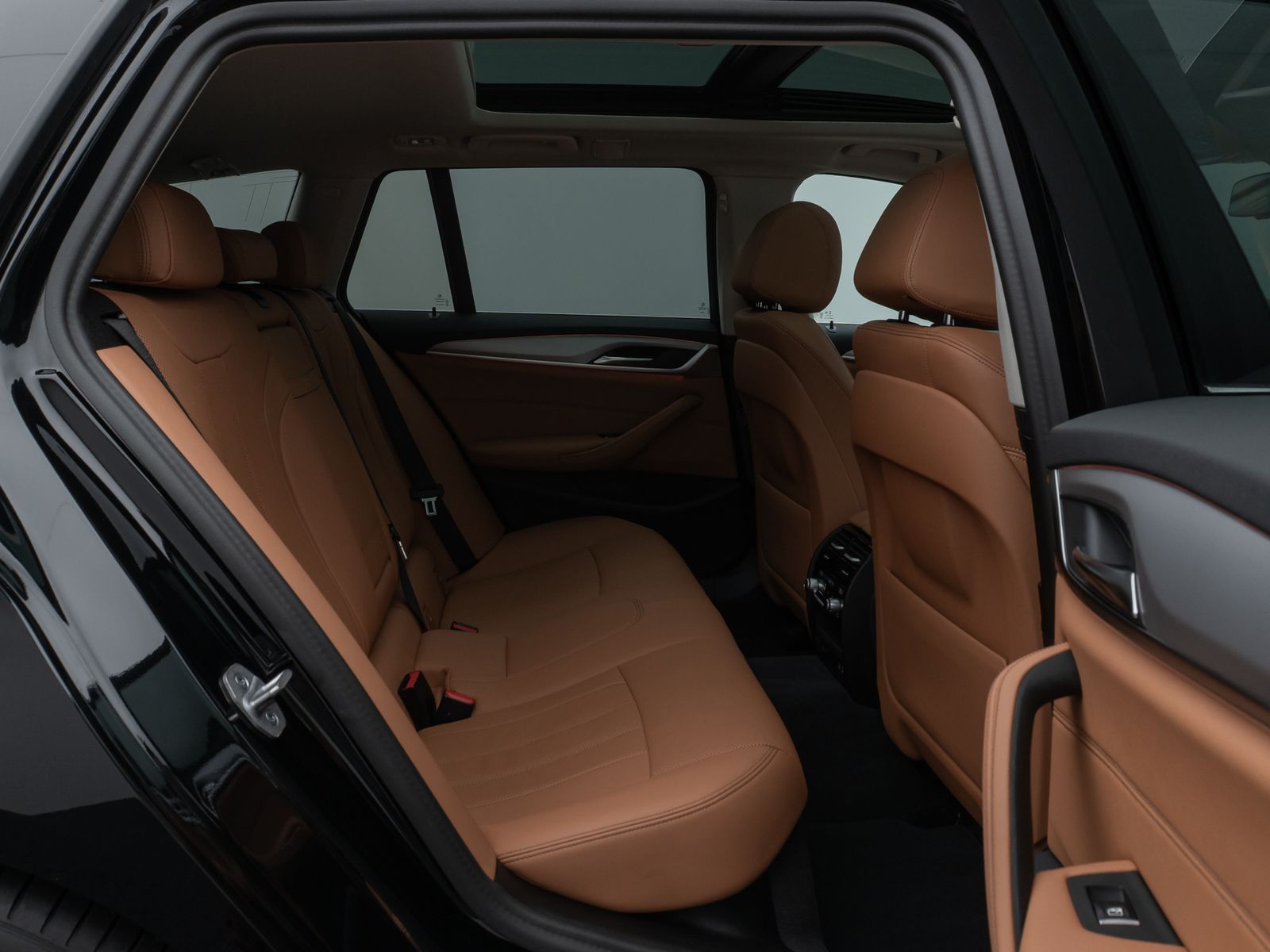 Fahrzeugabbildung BMW 530d  xD Panorama Kamera DAB HiFi AHK Alarm ACC