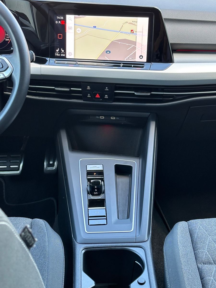 Fahrzeugabbildung Volkswagen Golf Variant 1.5 eTSI DSG Move NAV+LED+GJR+KAM