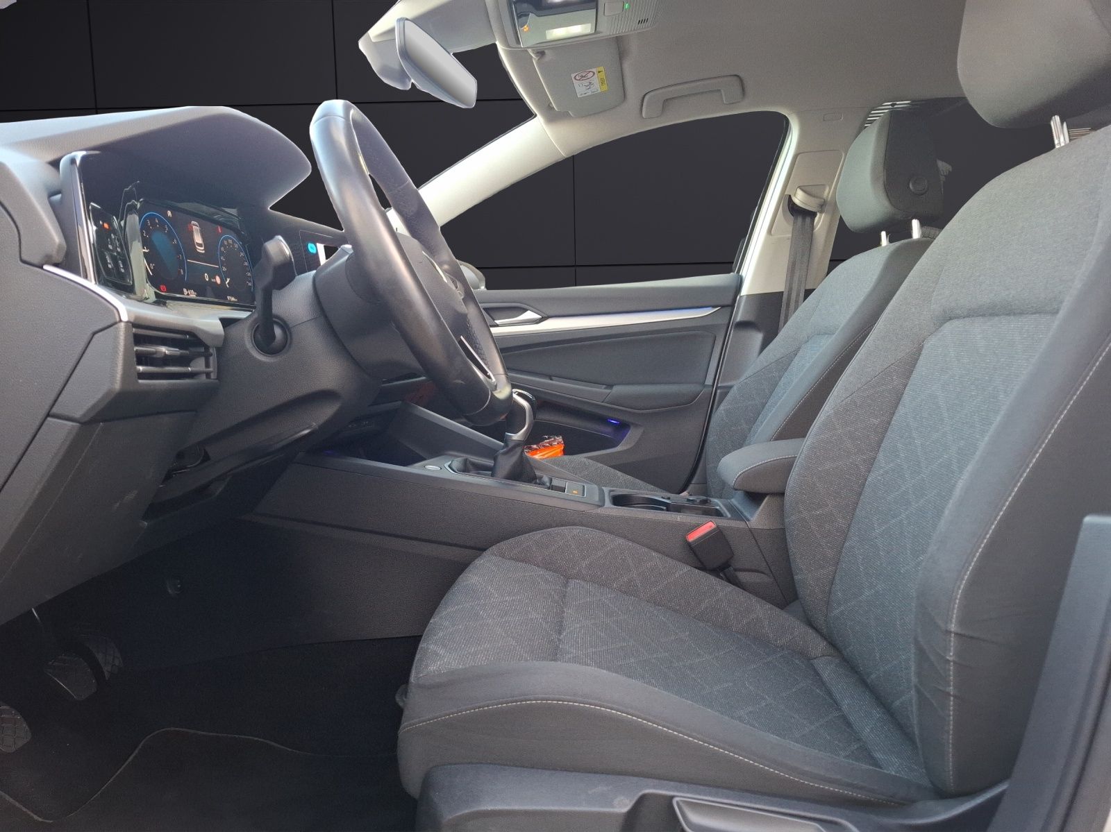 Fahrzeugabbildung Volkswagen Golf VIII Variant TSI Standhzg Kamera ACC LED Na