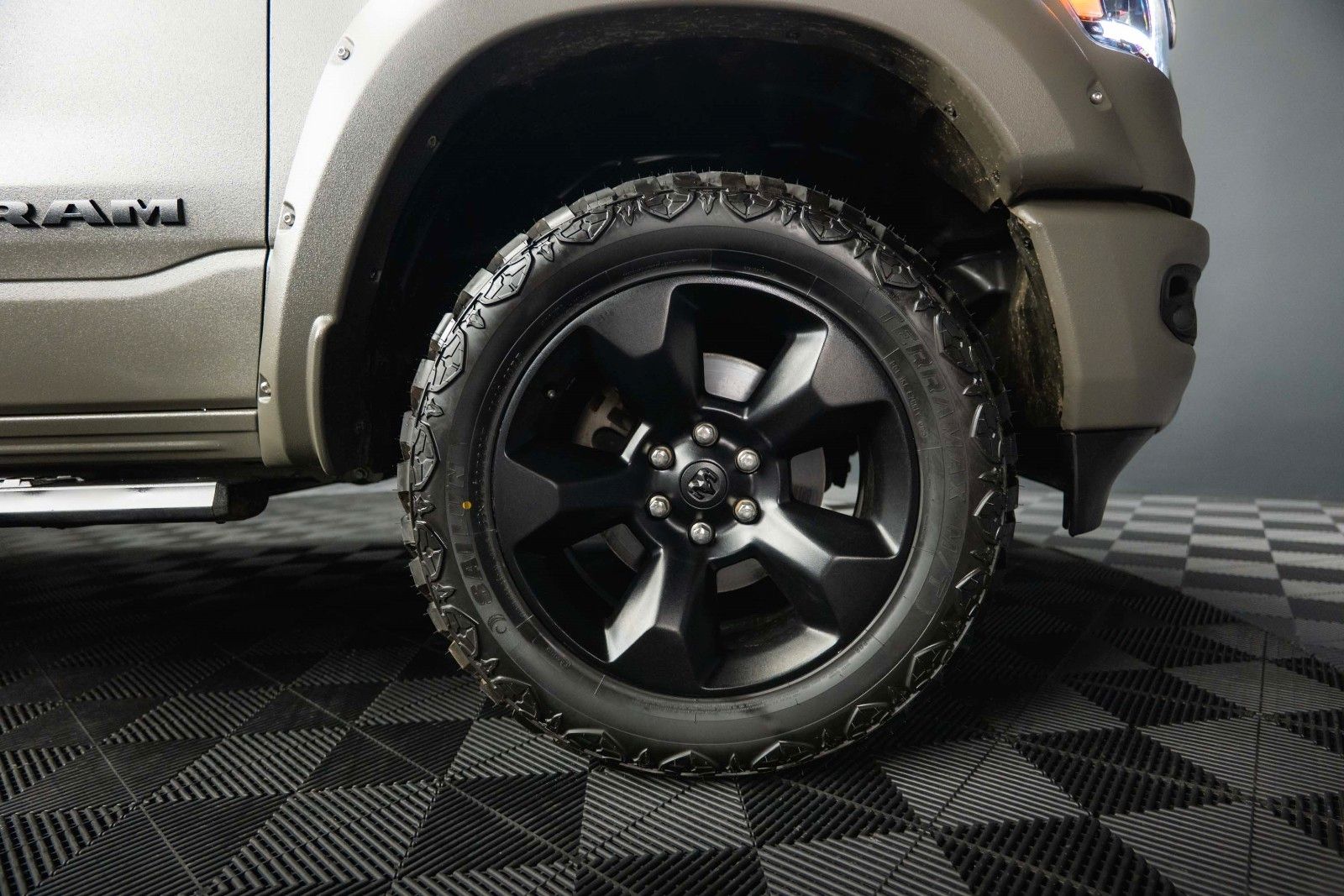 Fahrzeugabbildung Dodge RAM 5.7 V8 HEMI 4x4 OFFROAD LONGBED RAPTOR Style