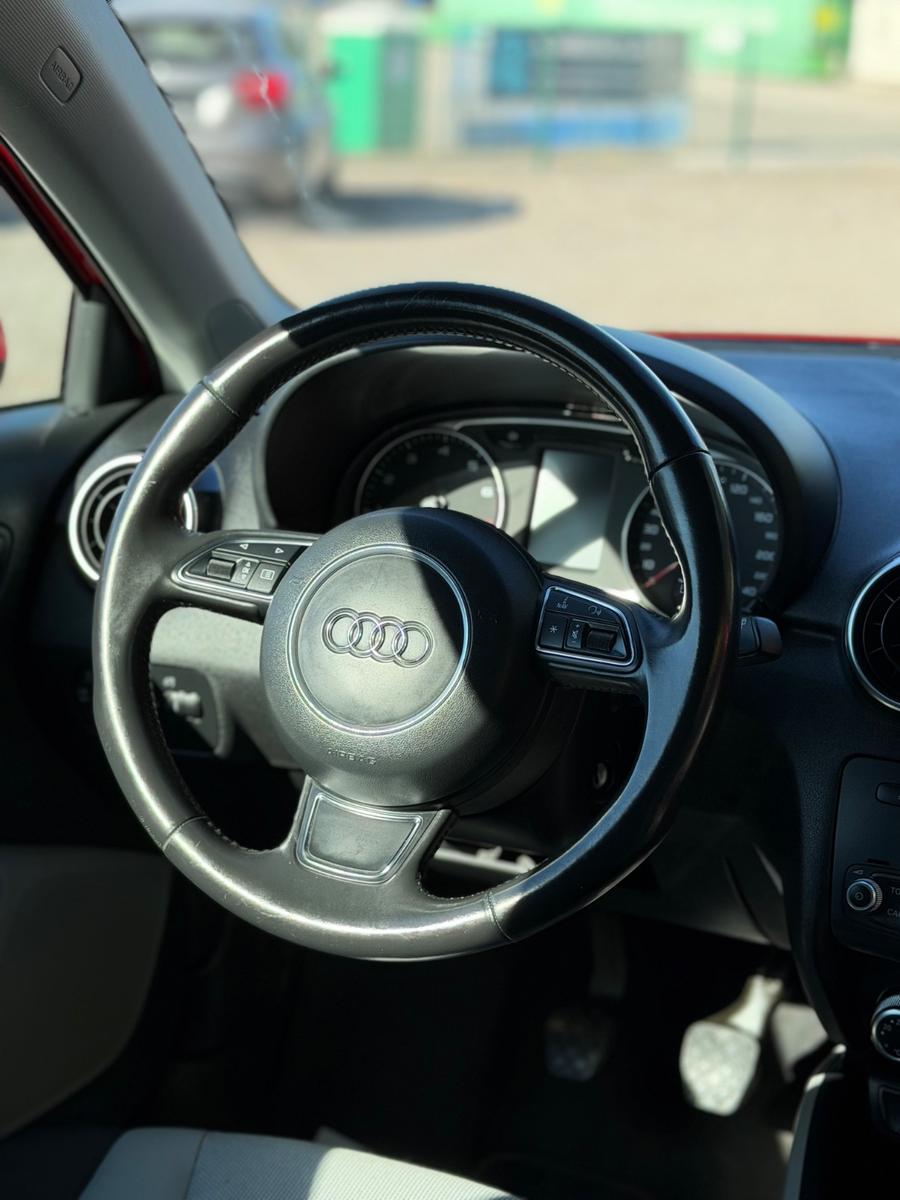 Audi A1 AMBITION°XENON°SHZ°LED°BT°MFL°