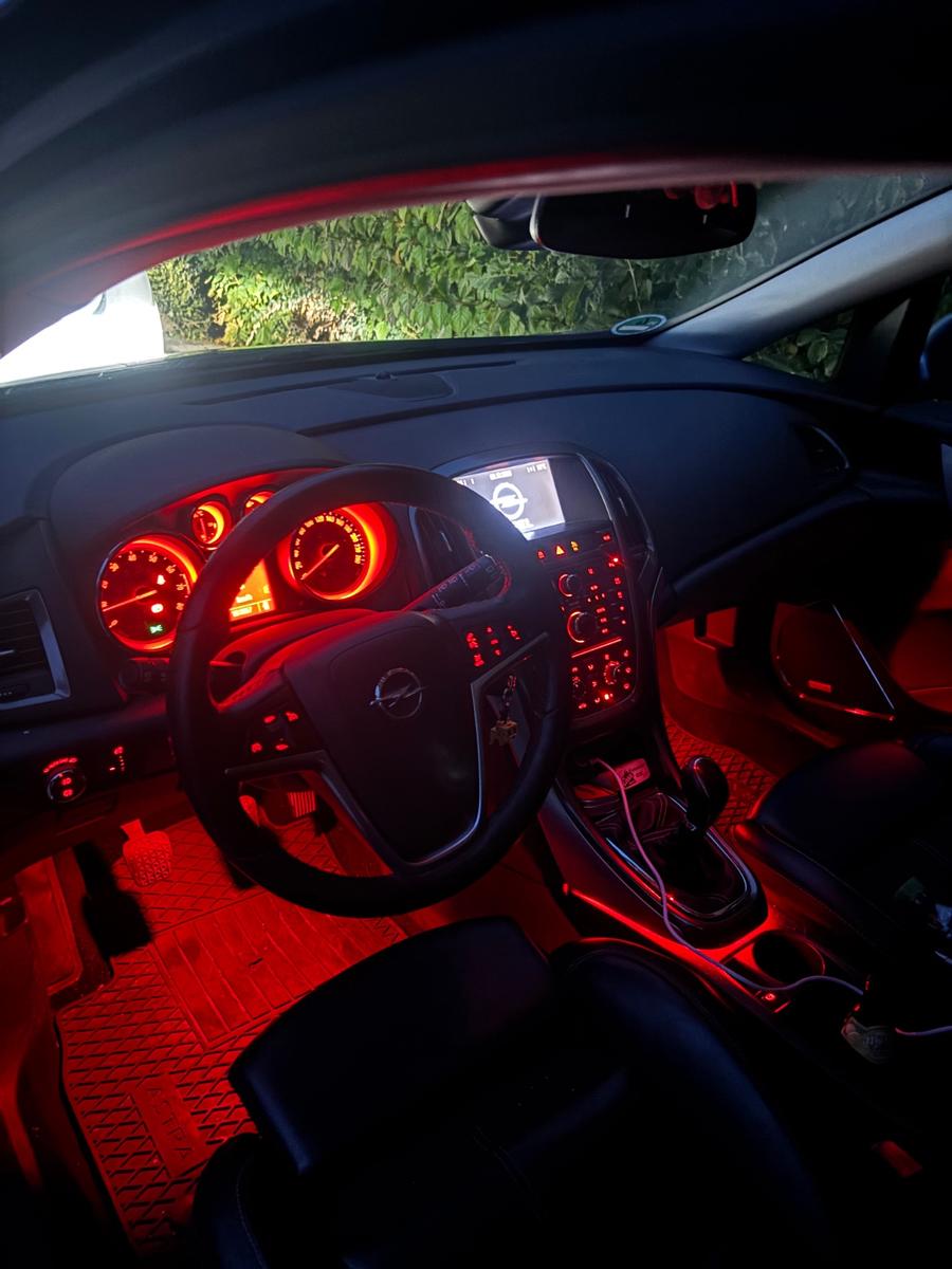 Opel Astra 2010 — photo 9