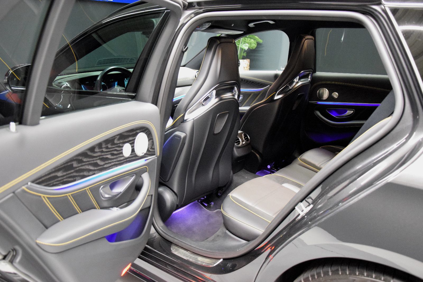 Fahrzeugabbildung Mercedes-Benz E 63 s AMG T 4Matic+ 360° ACC Perf. Sitze Burme.