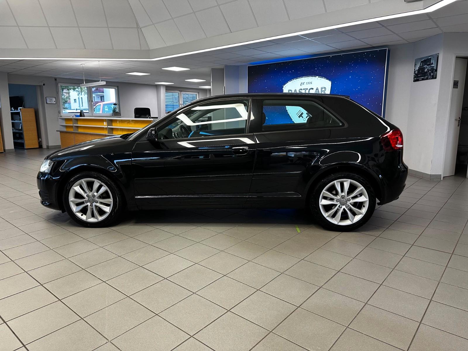 Audi A3 2011 — вигляд ззаду