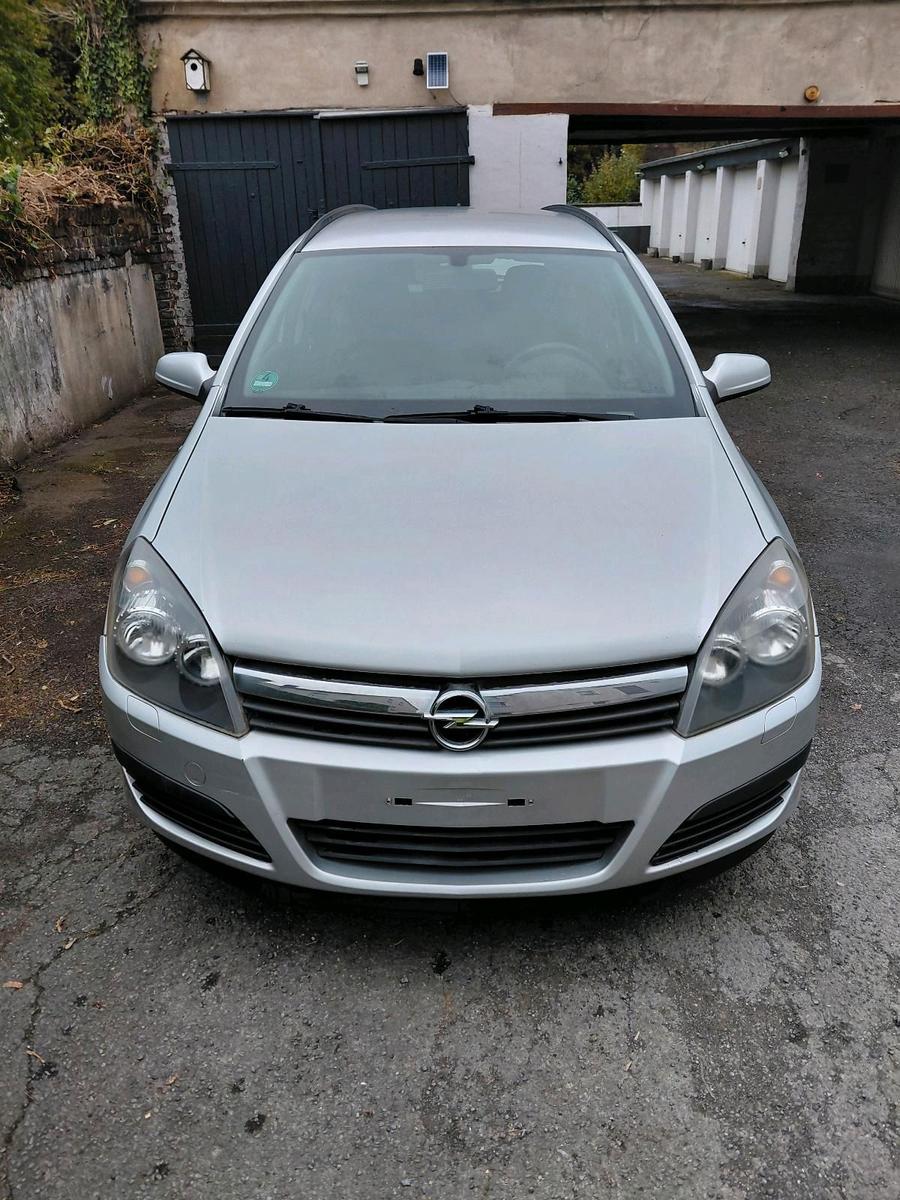 Opel Astra 2005 — rear view