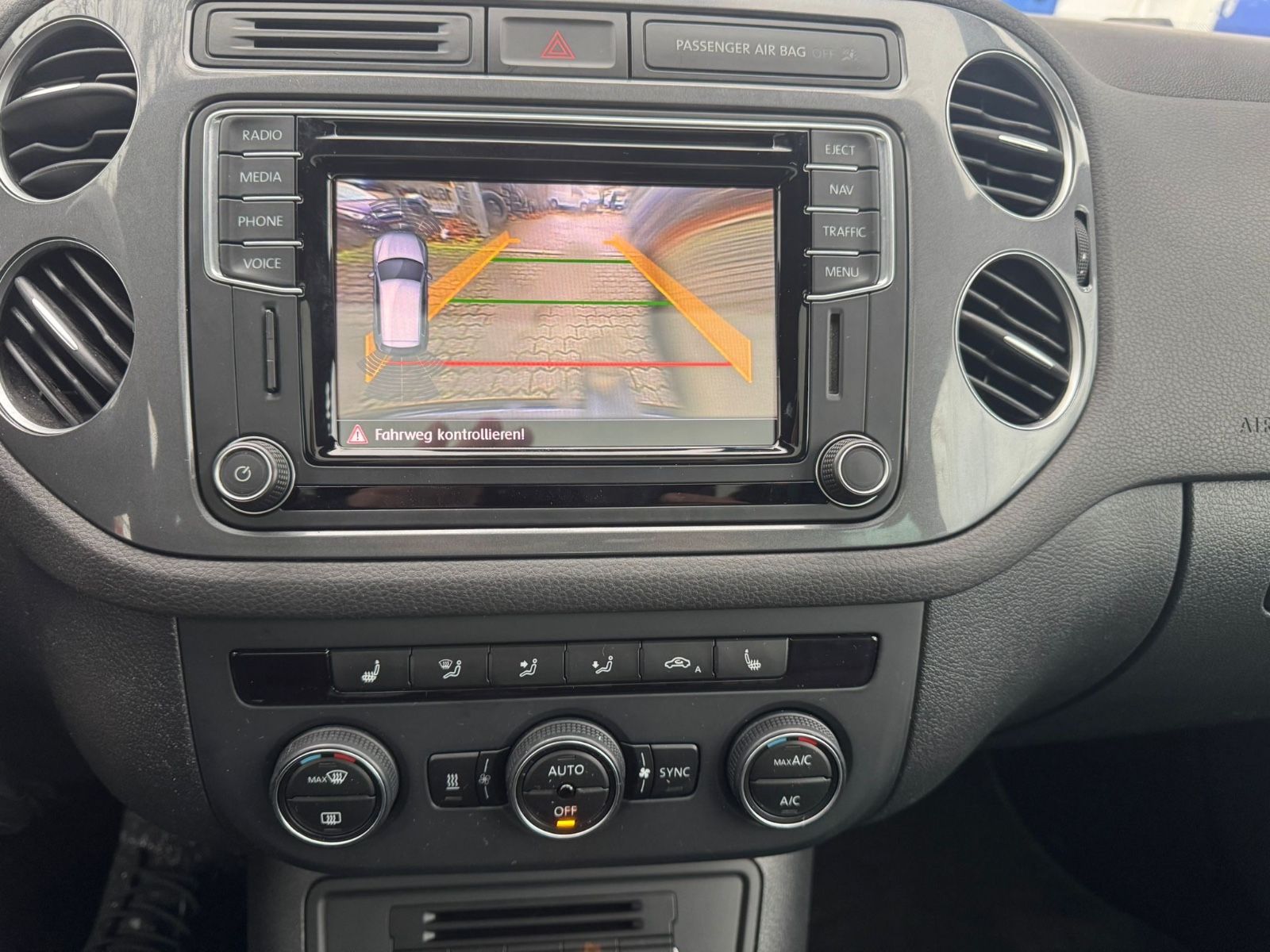 Fahrzeugabbildung Volkswagen Tiguan Sport & Style BMT R Line Navi+Panorama+Xe