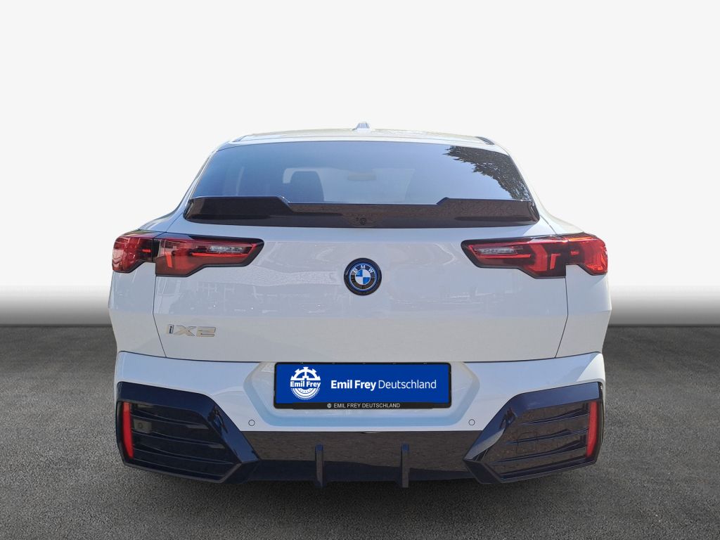 BMW iX2 - Bild 6