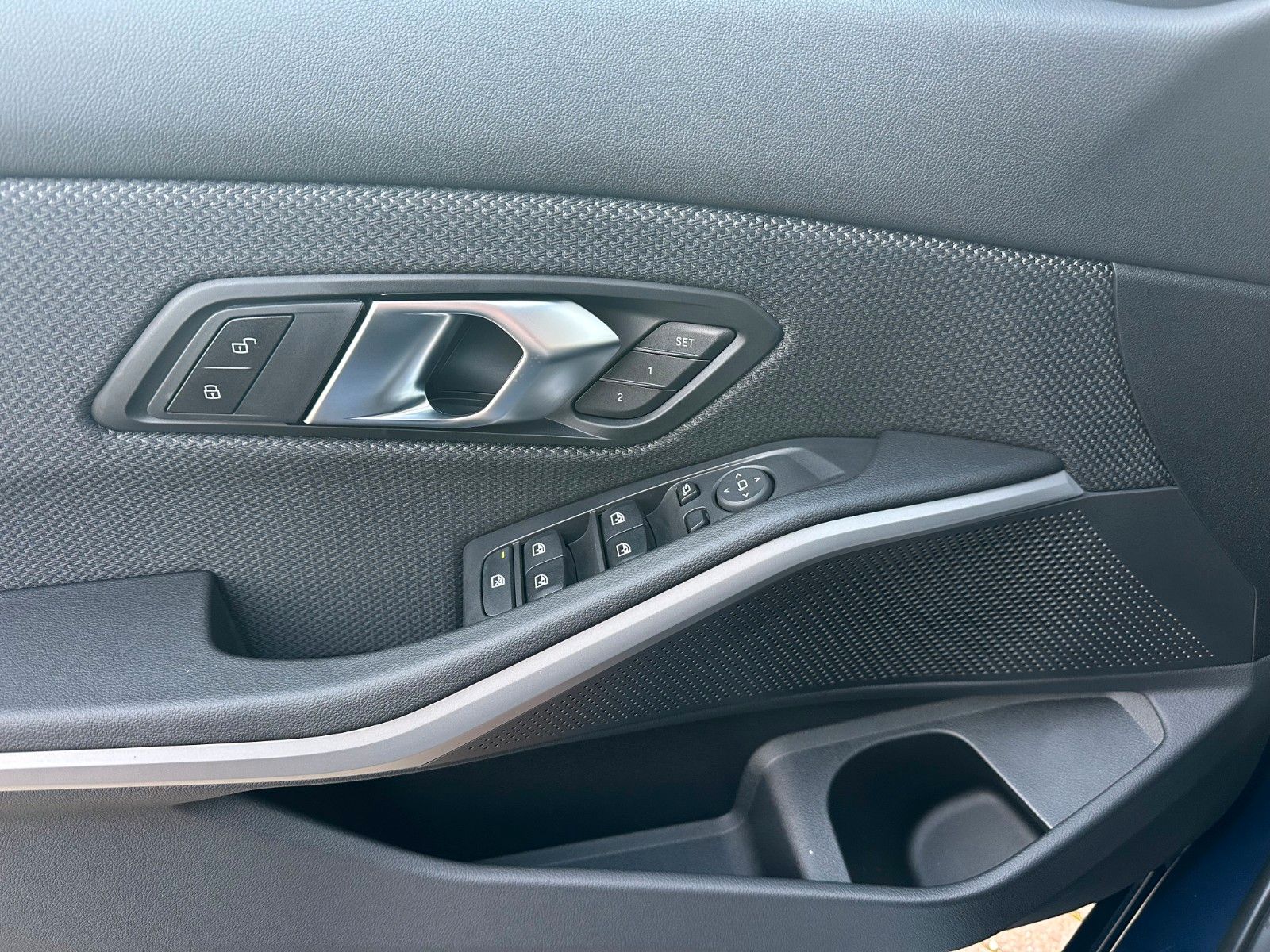 BMW 318 i*ADAPT. LED*360°*DAB* foto 9