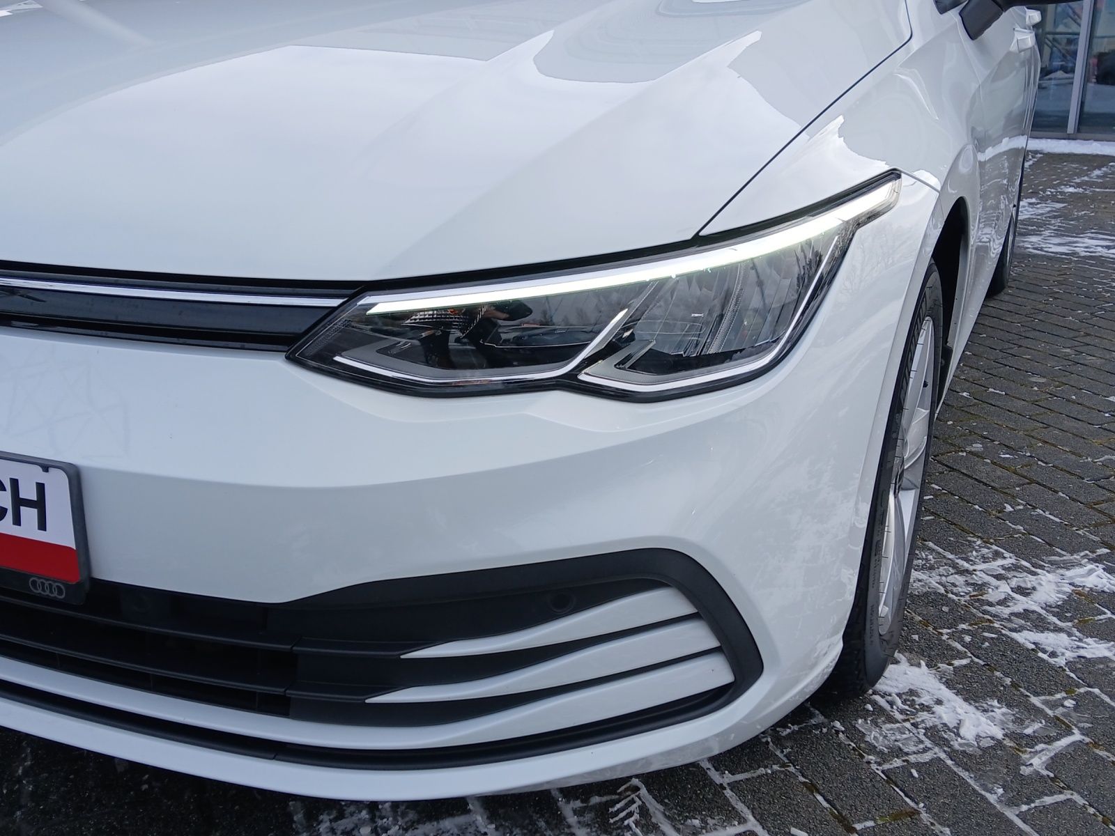 Fahrzeugabbildung Volkswagen Golf VIII Variant TDI Life DSG LED Navi AID ACC