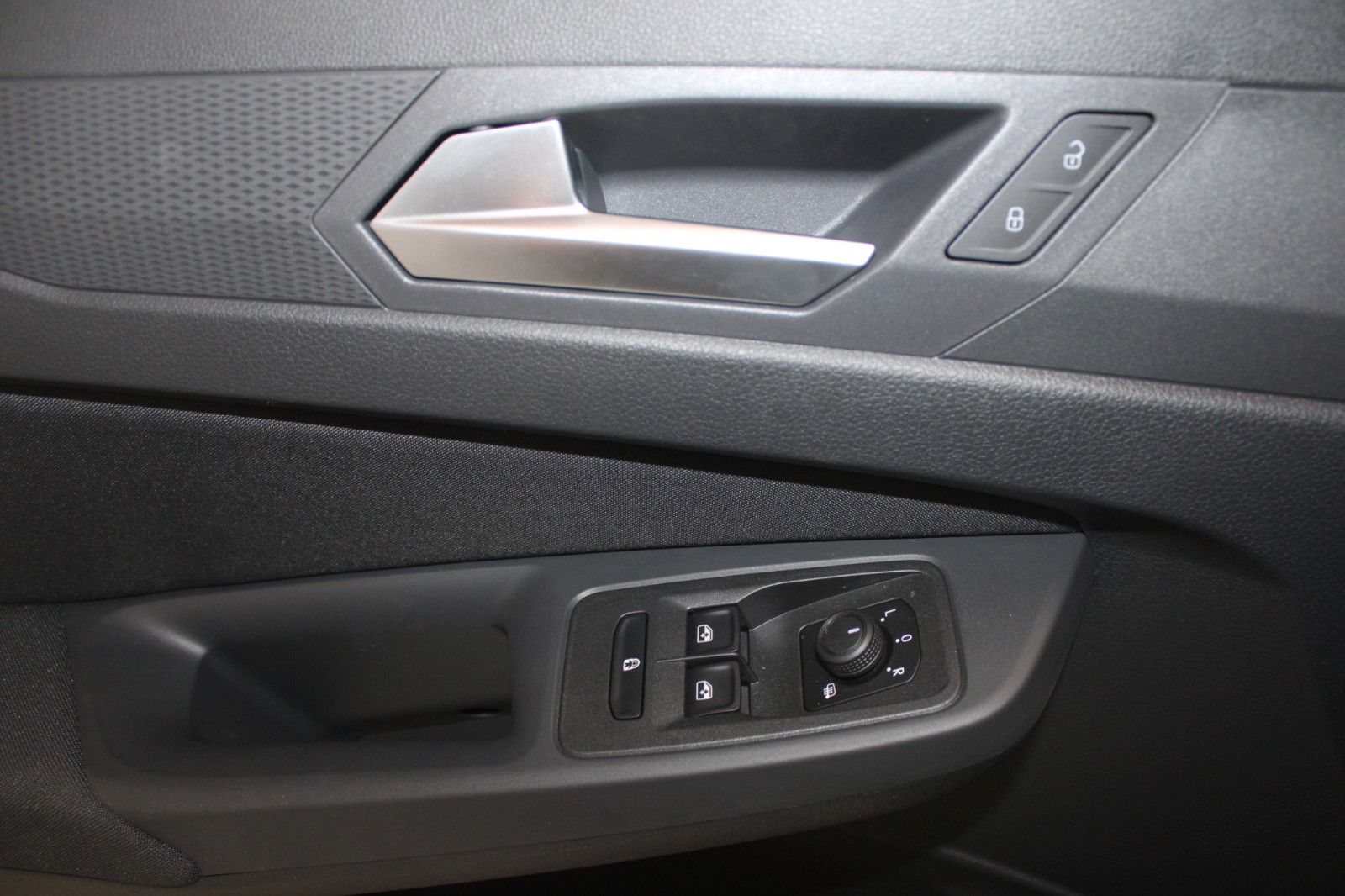 Fahrzeugabbildung Ford Tourneo Connect Titanium 2,0 EcoBlue Automatik