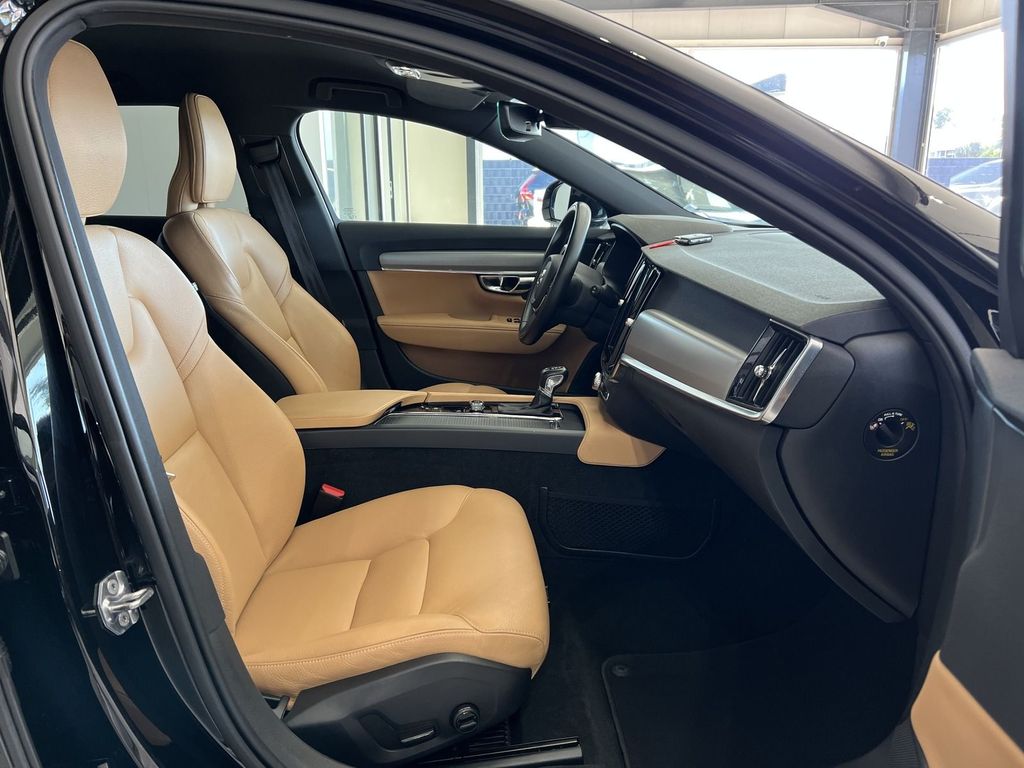 Volvo V90 T5 Momentum AHK *KEIN VERKAUF AN PRIVAT*