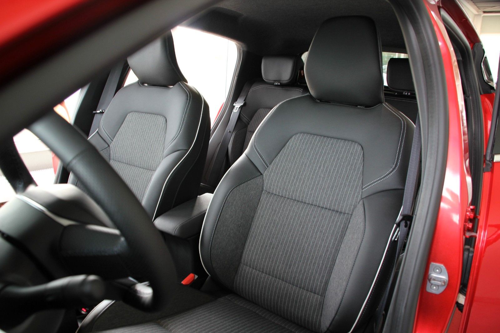 Fahrzeugabbildung Mitsubishi Colt 1.6 HEV Diamond/TOP